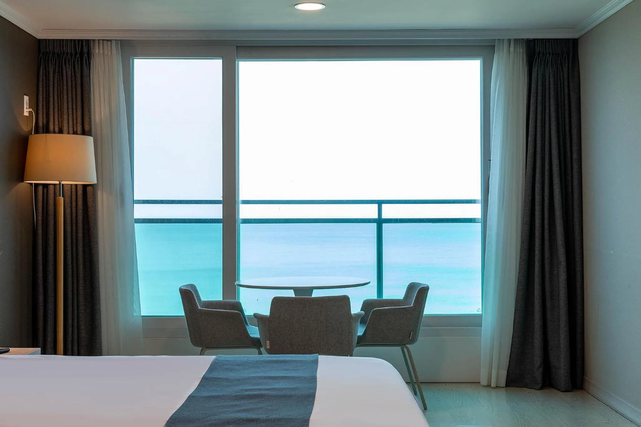 Bed in Gyeongpo Soo Hotel