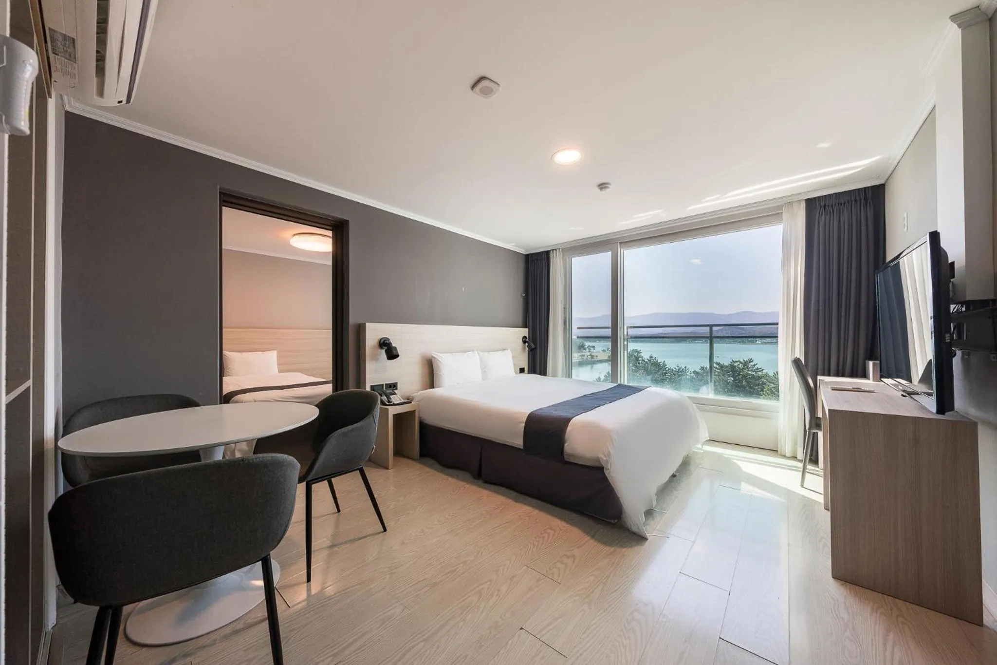 Bed in Gyeongpo Soo Hotel