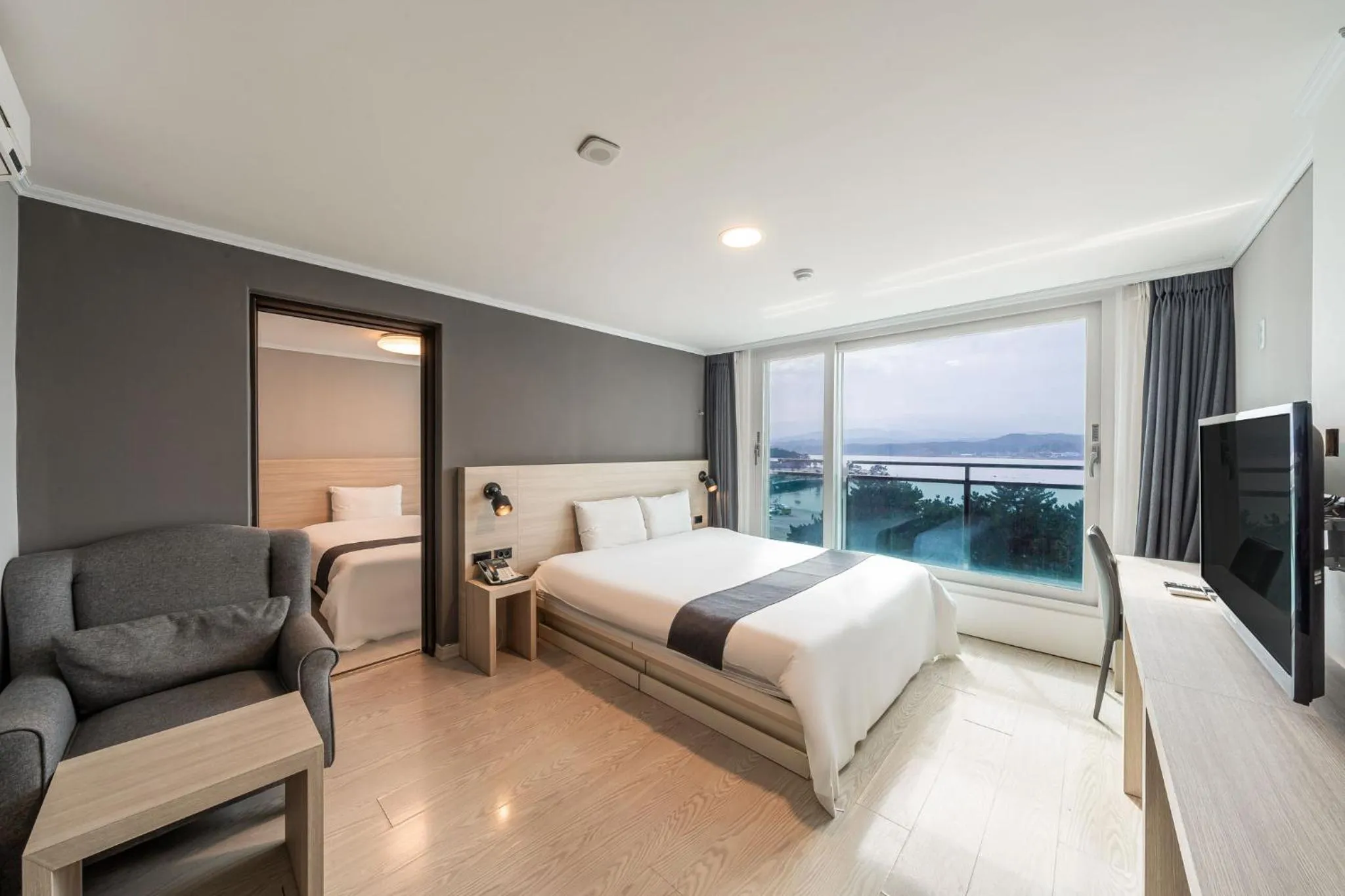 Bed in Gyeongpo Soo Hotel