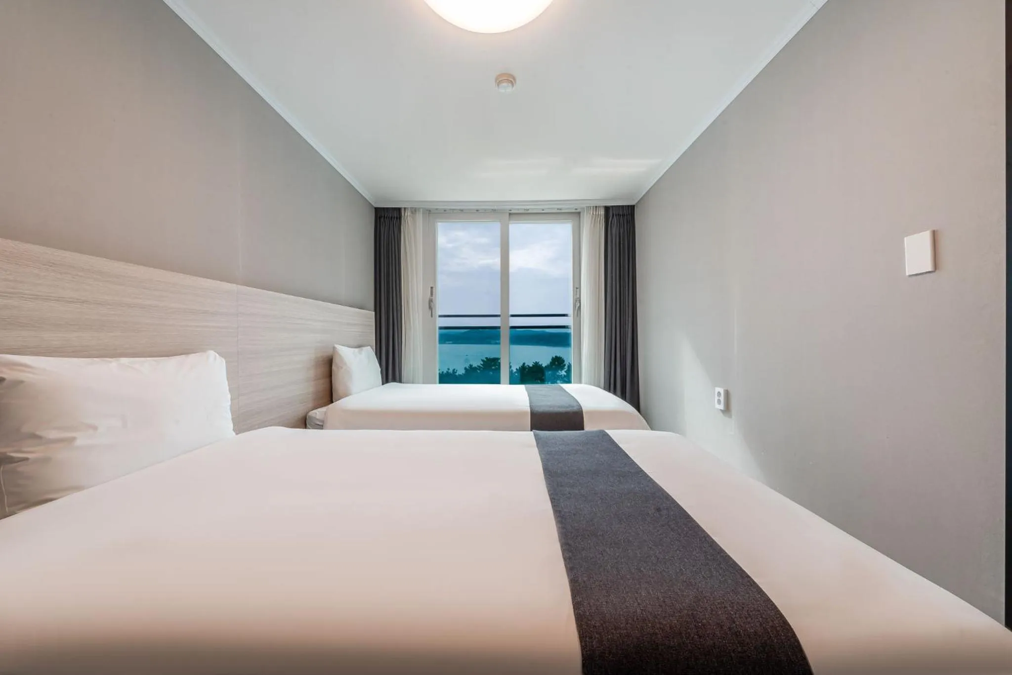 Bed in Gyeongpo Soo Hotel