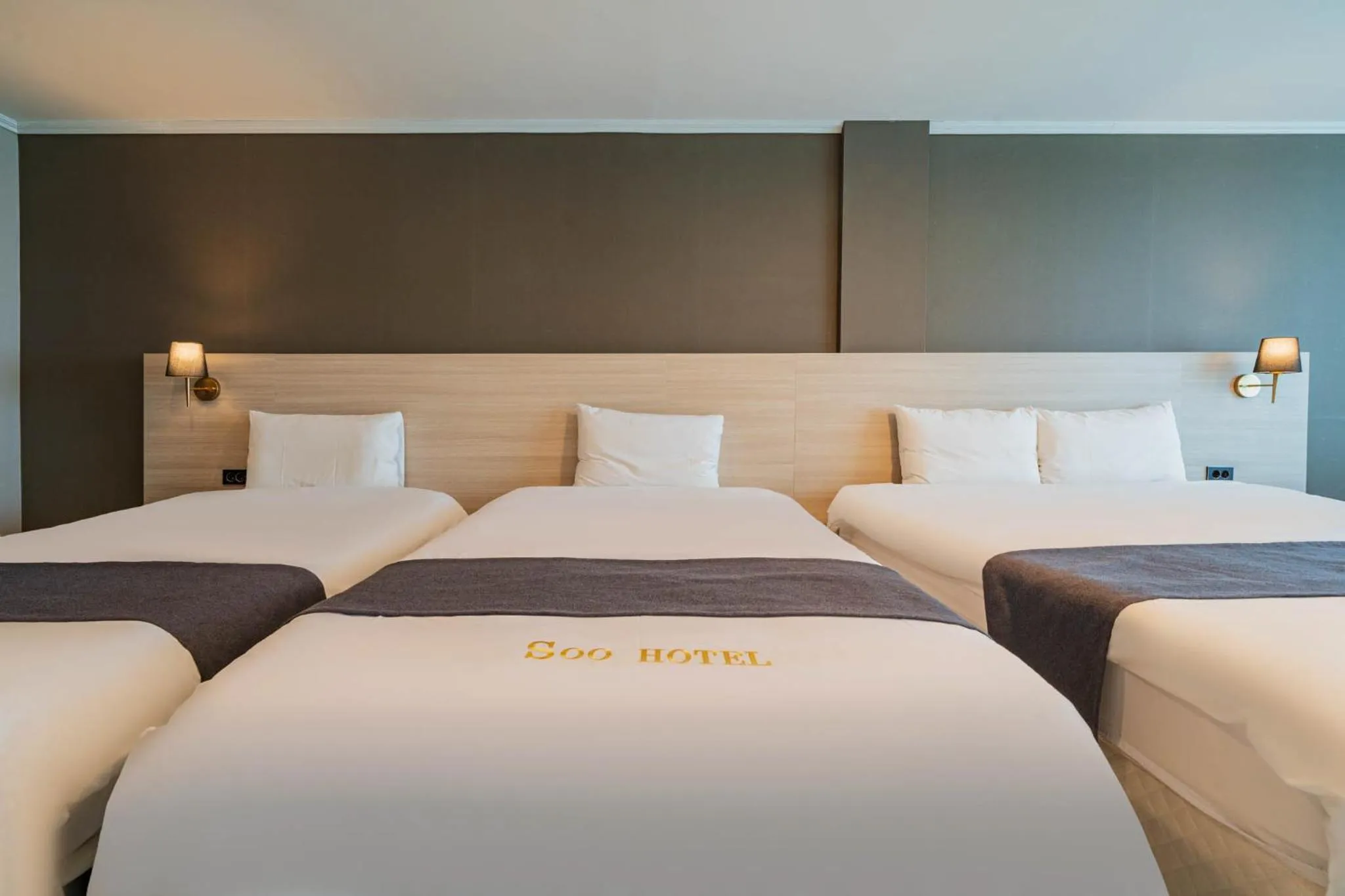 Bed in Gyeongpo Soo Hotel