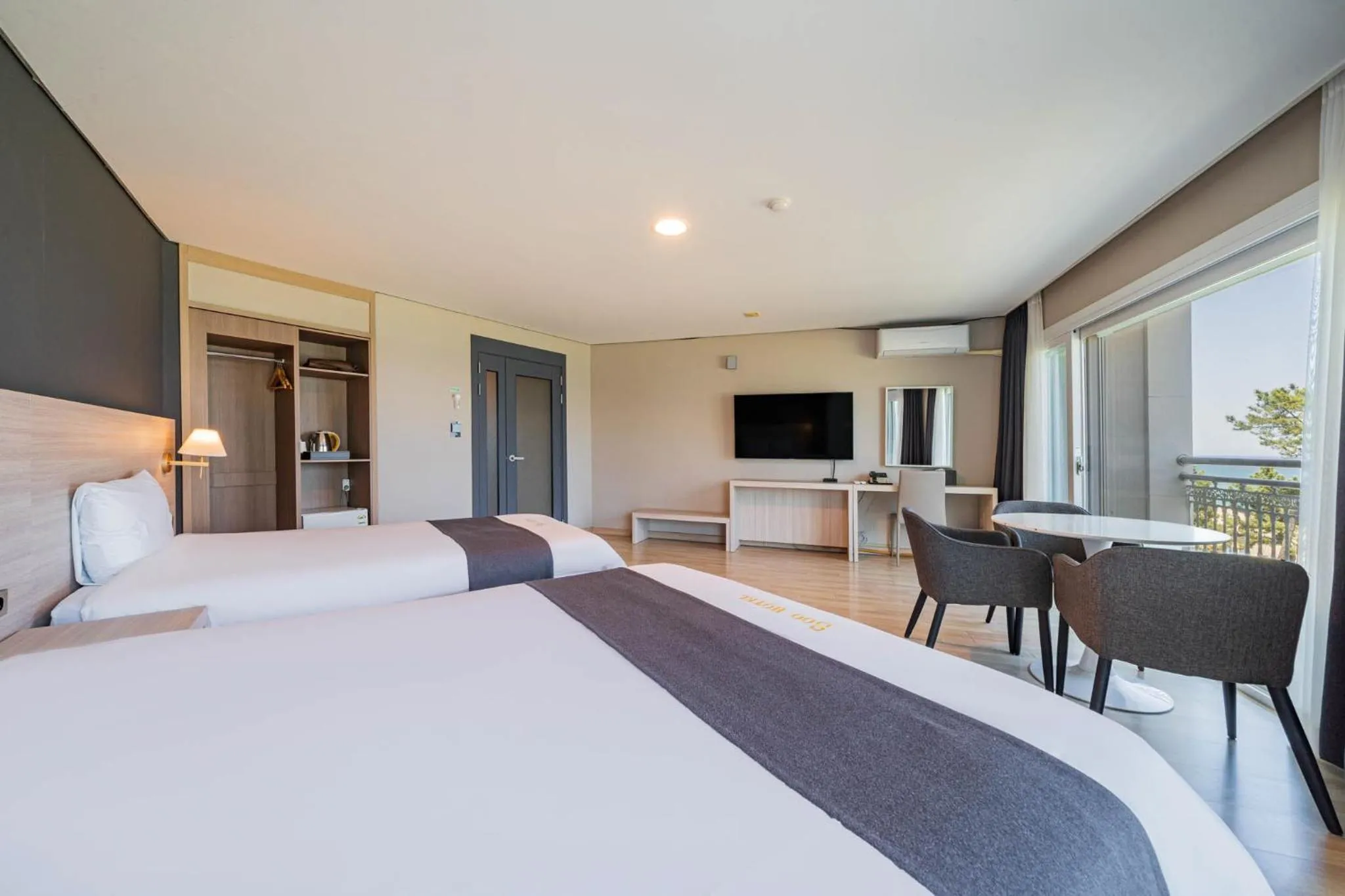 Bed in Gyeongpo Soo Hotel