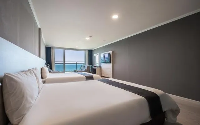 Bed in Gyeongpo Soo Hotel