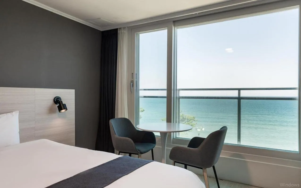 Bed in Gyeongpo Soo Hotel