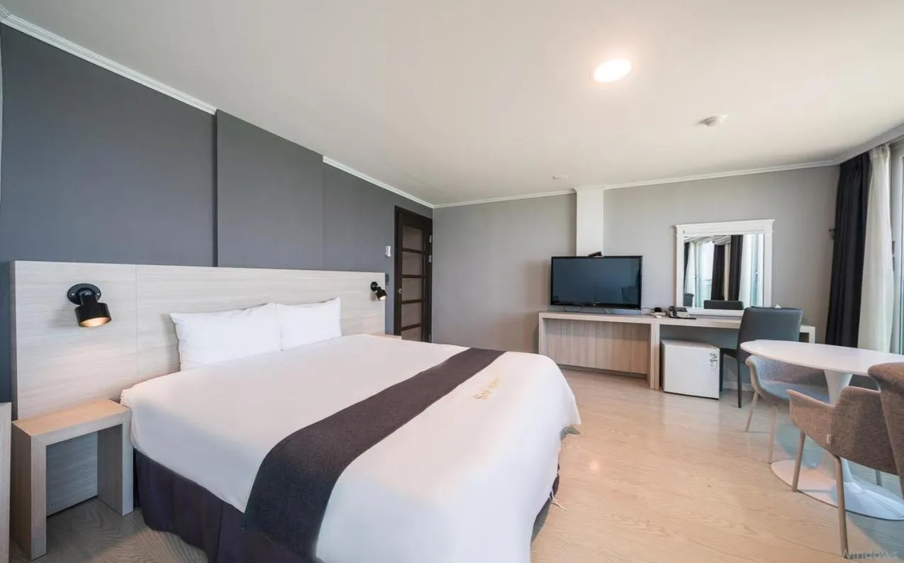 Bed in Gyeongpo Soo Hotel