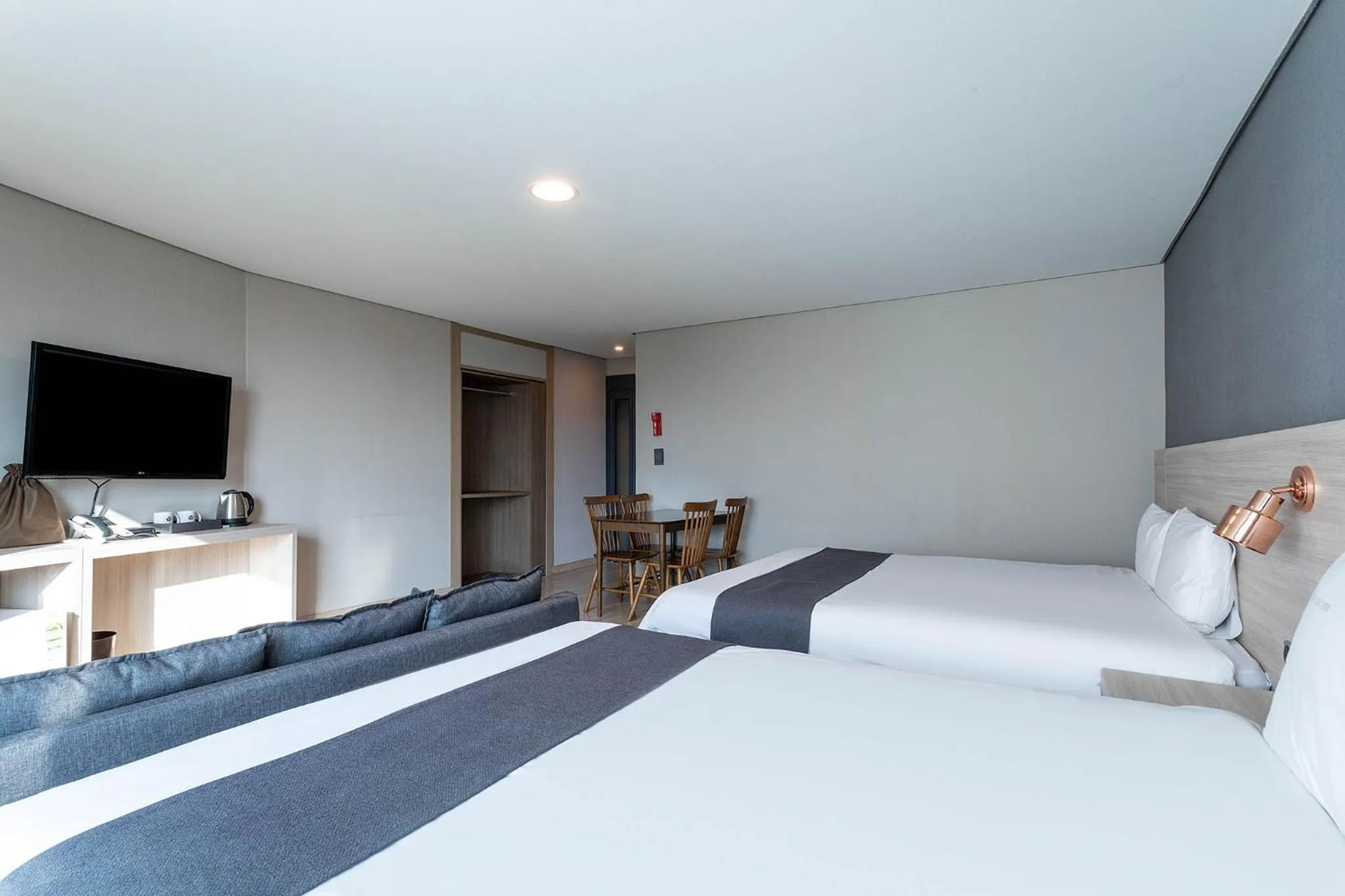 Bed in Gyeongpo Soo Hotel