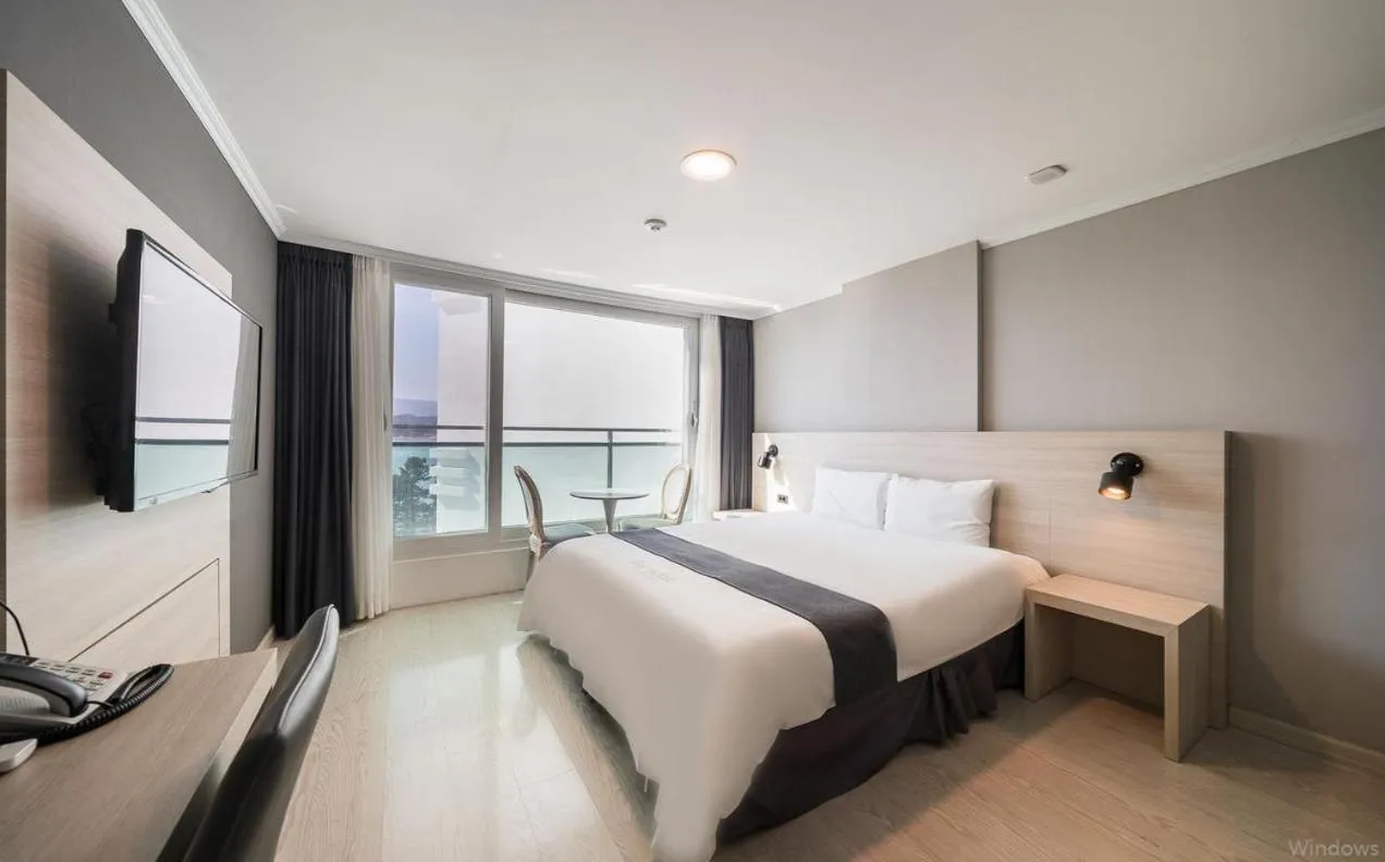 Bed in Gyeongpo Soo Hotel