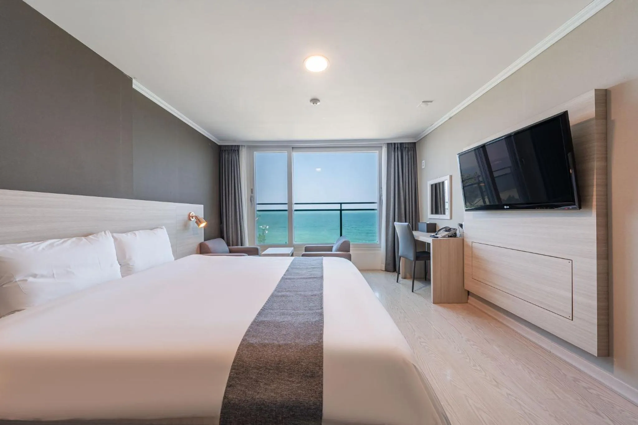 Bed in Gyeongpo Soo Hotel