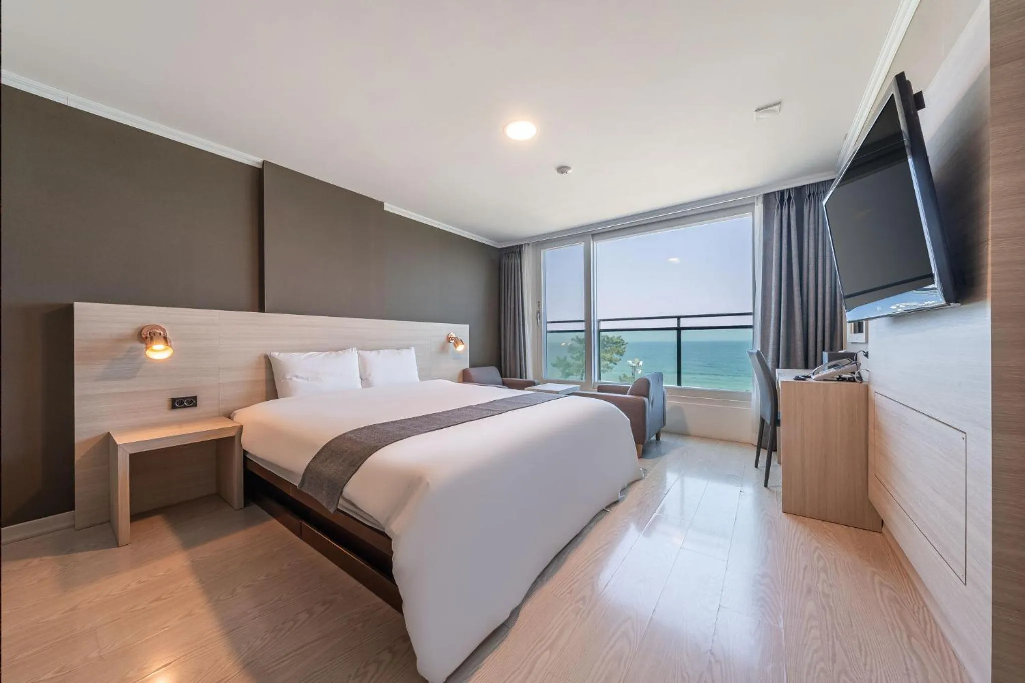 Bed in Gyeongpo Soo Hotel