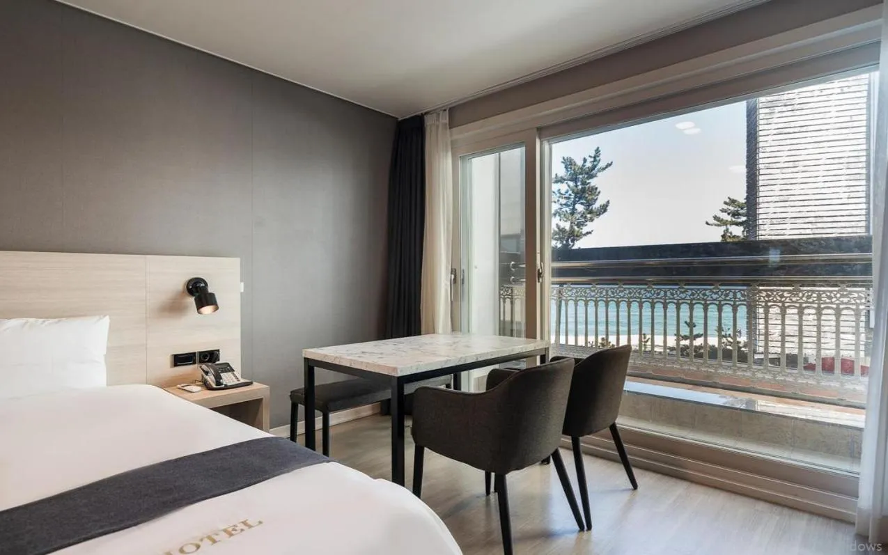 Bed in Gyeongpo Soo Hotel