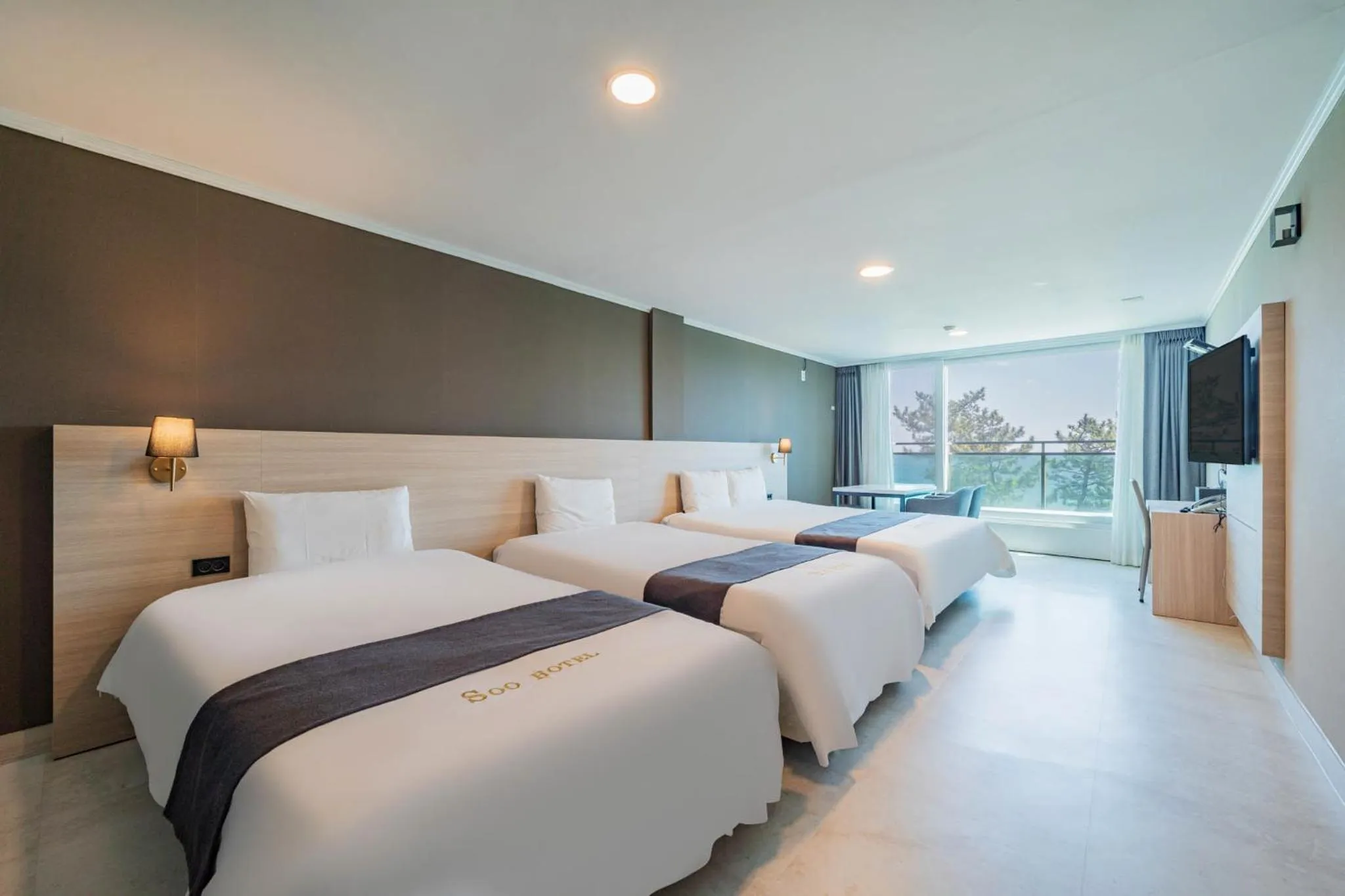 Bed in Gyeongpo Soo Hotel