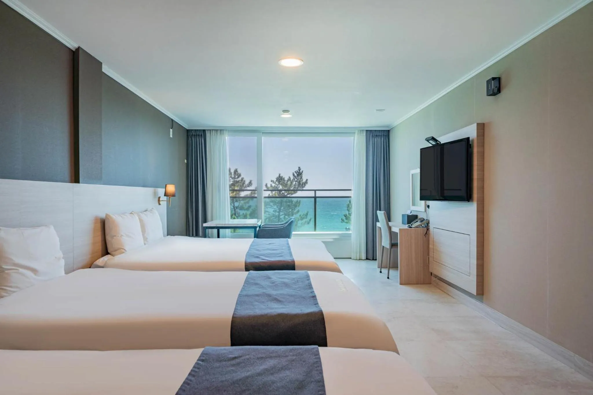 Bed in Gyeongpo Soo Hotel