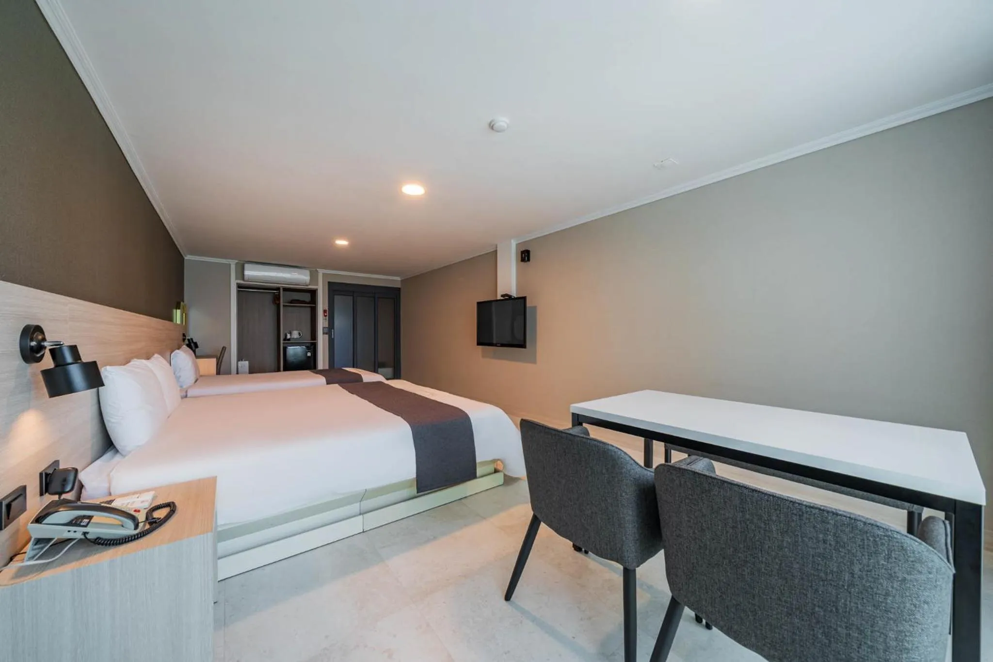 Bed in Gyeongpo Soo Hotel