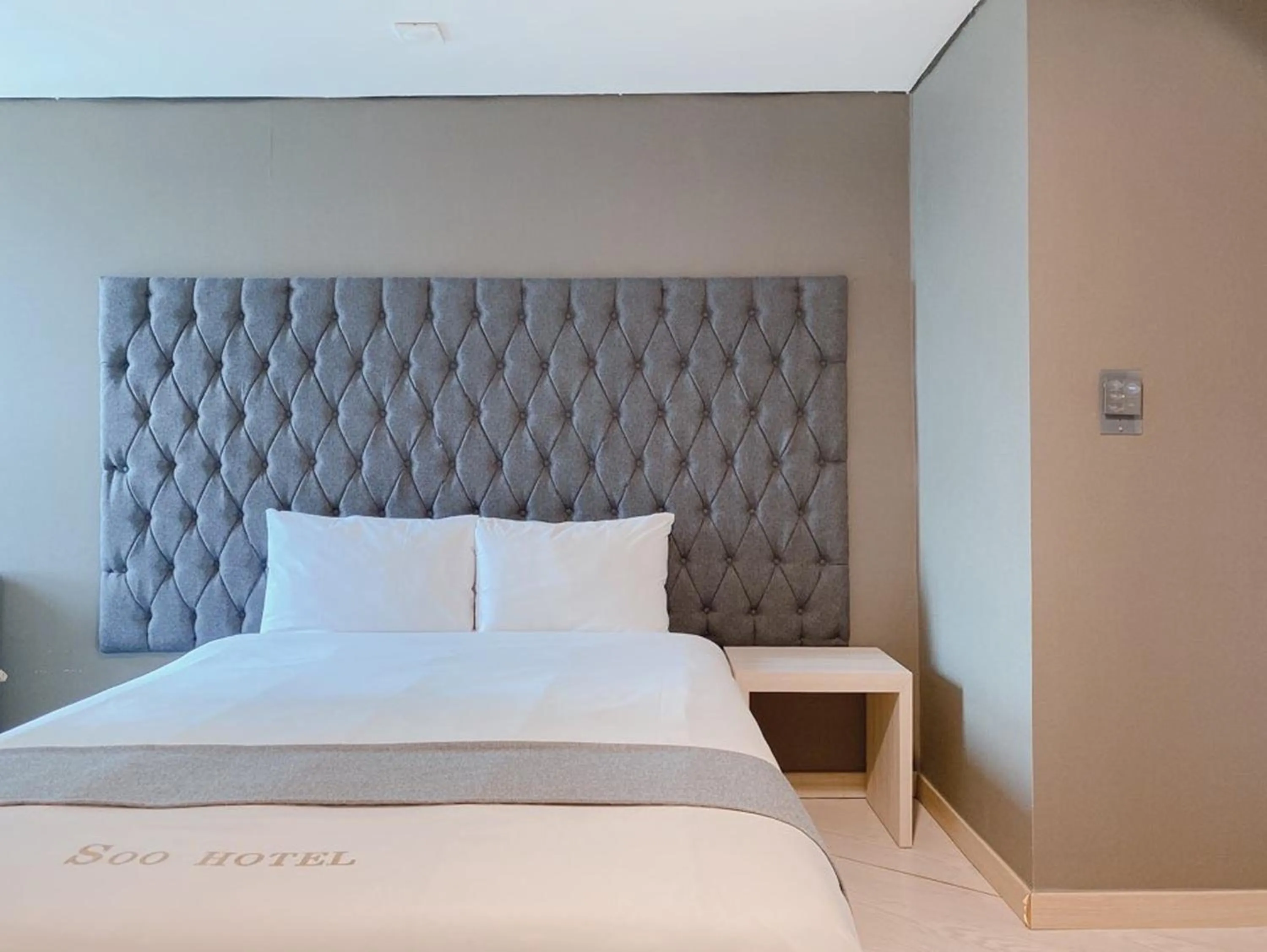 Bed in Gyeongpo Soo Hotel