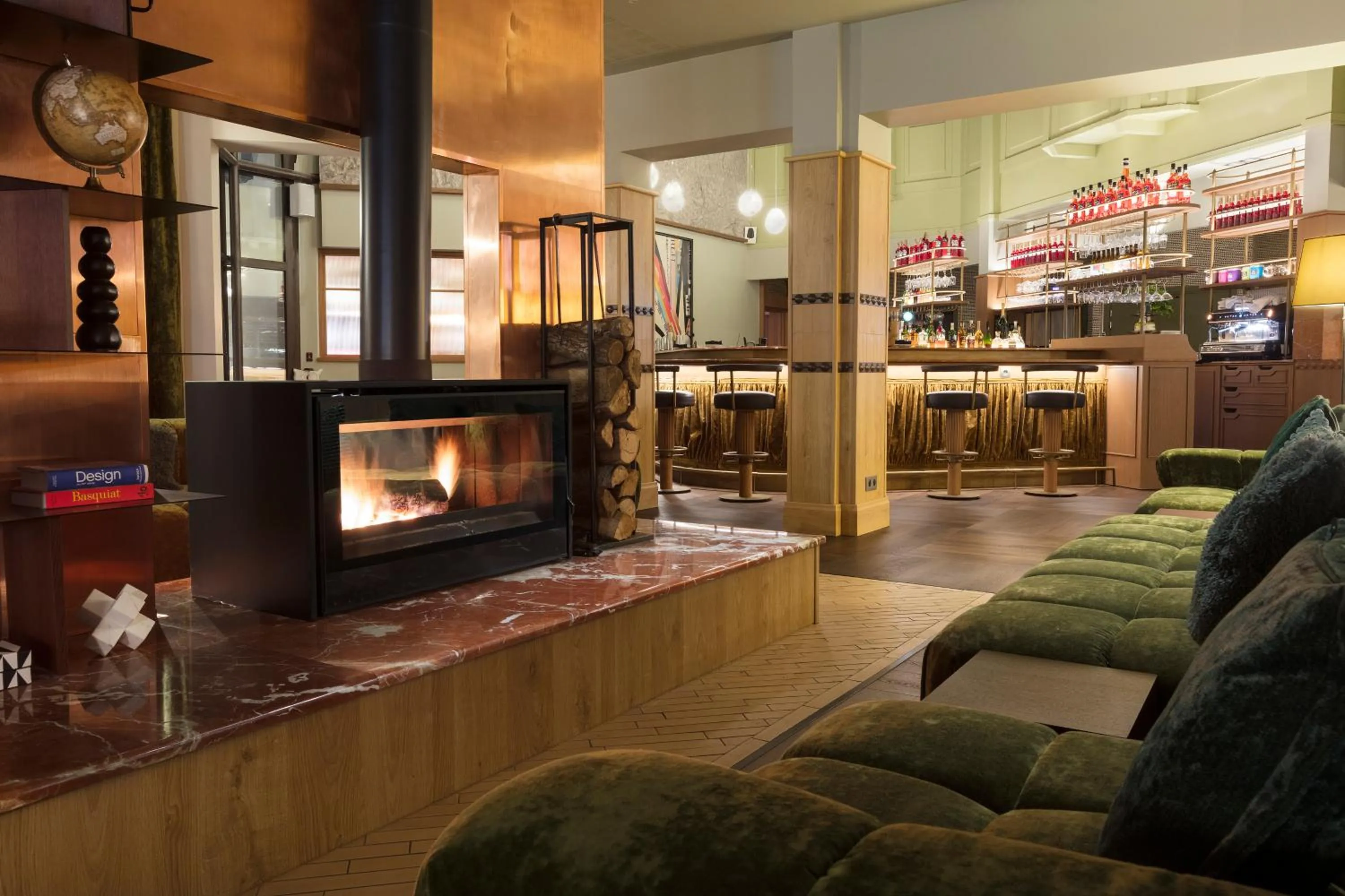 Lounge or bar in Hôtel Les Aiglons Chamonix