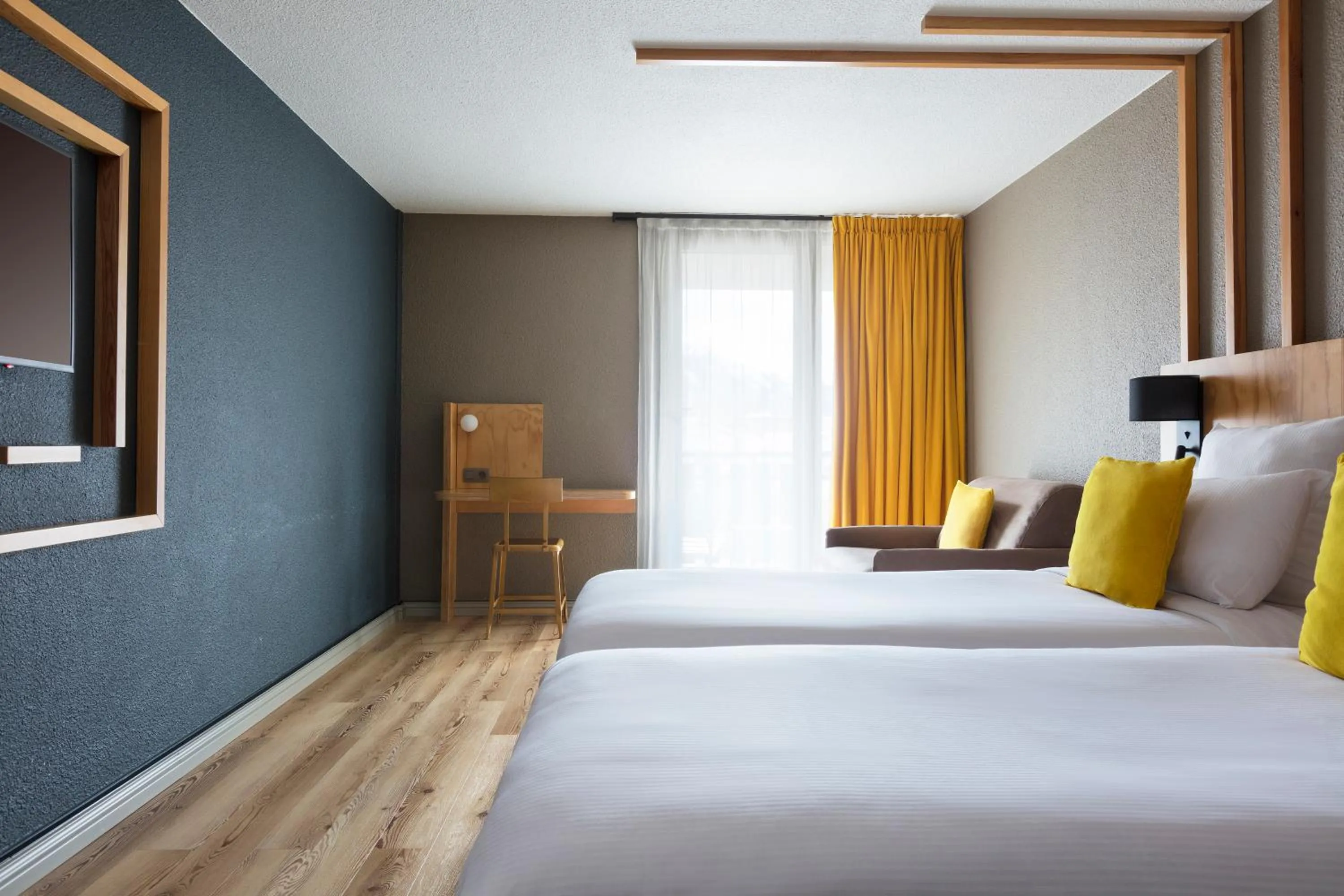 Bedroom, Bed in Hôtel Les Aiglons Chamonix