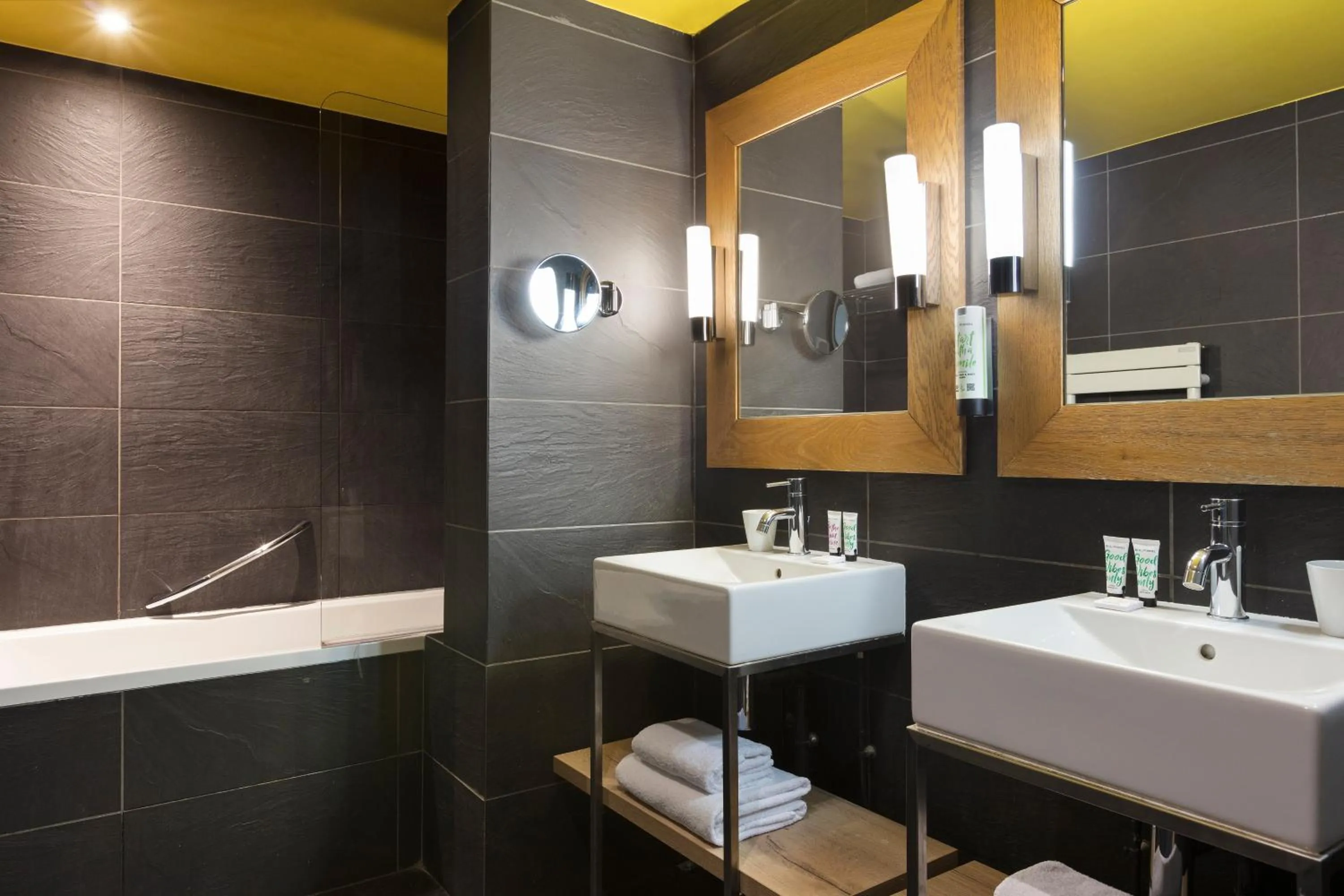 Bathroom in Hôtel Les Aiglons Chamonix