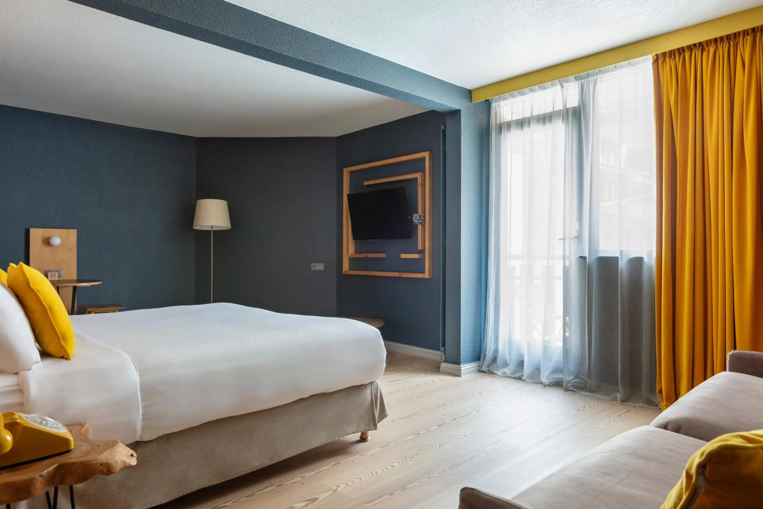 Bedroom, Bed in Hôtel Les Aiglons Chamonix