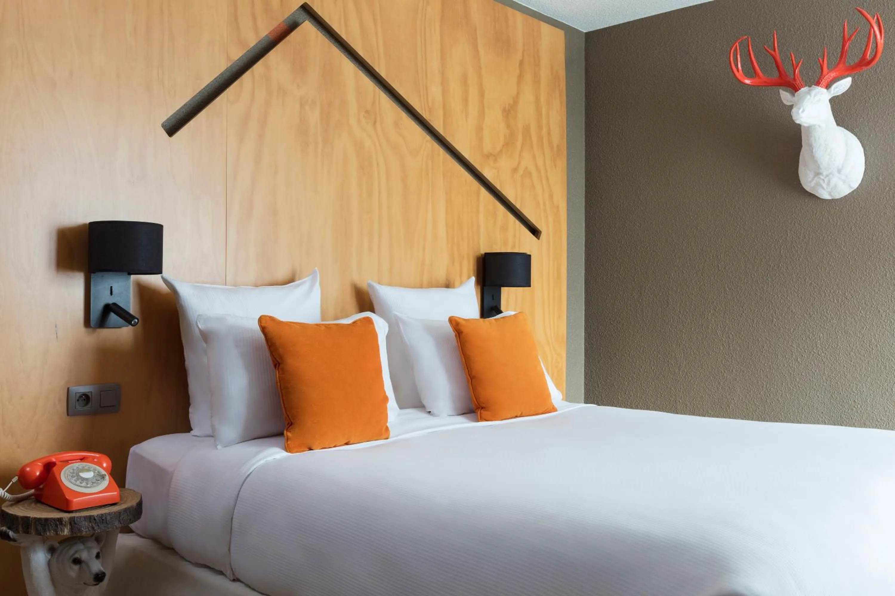 Bedroom, Bed in Hôtel Les Aiglons Chamonix