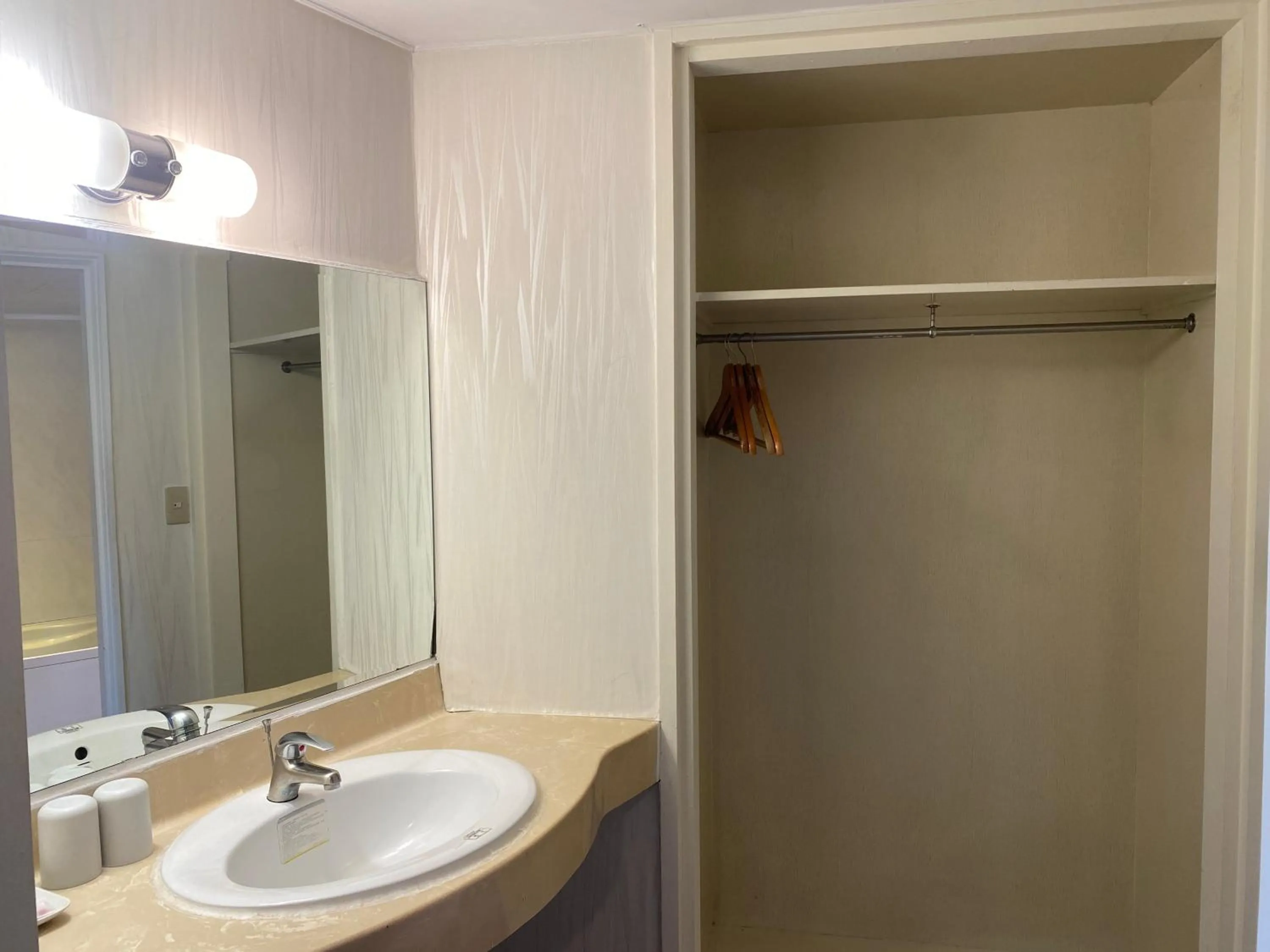 wardrobe, Bathroom in Taipei Hotel Zoo