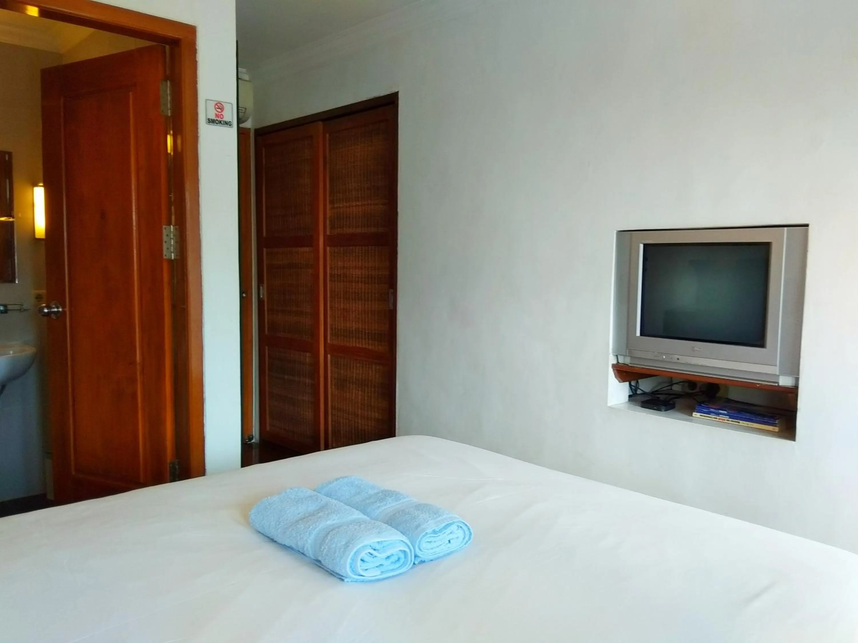 Photo of the whole room, Bed in Jos & Hanny Homestay