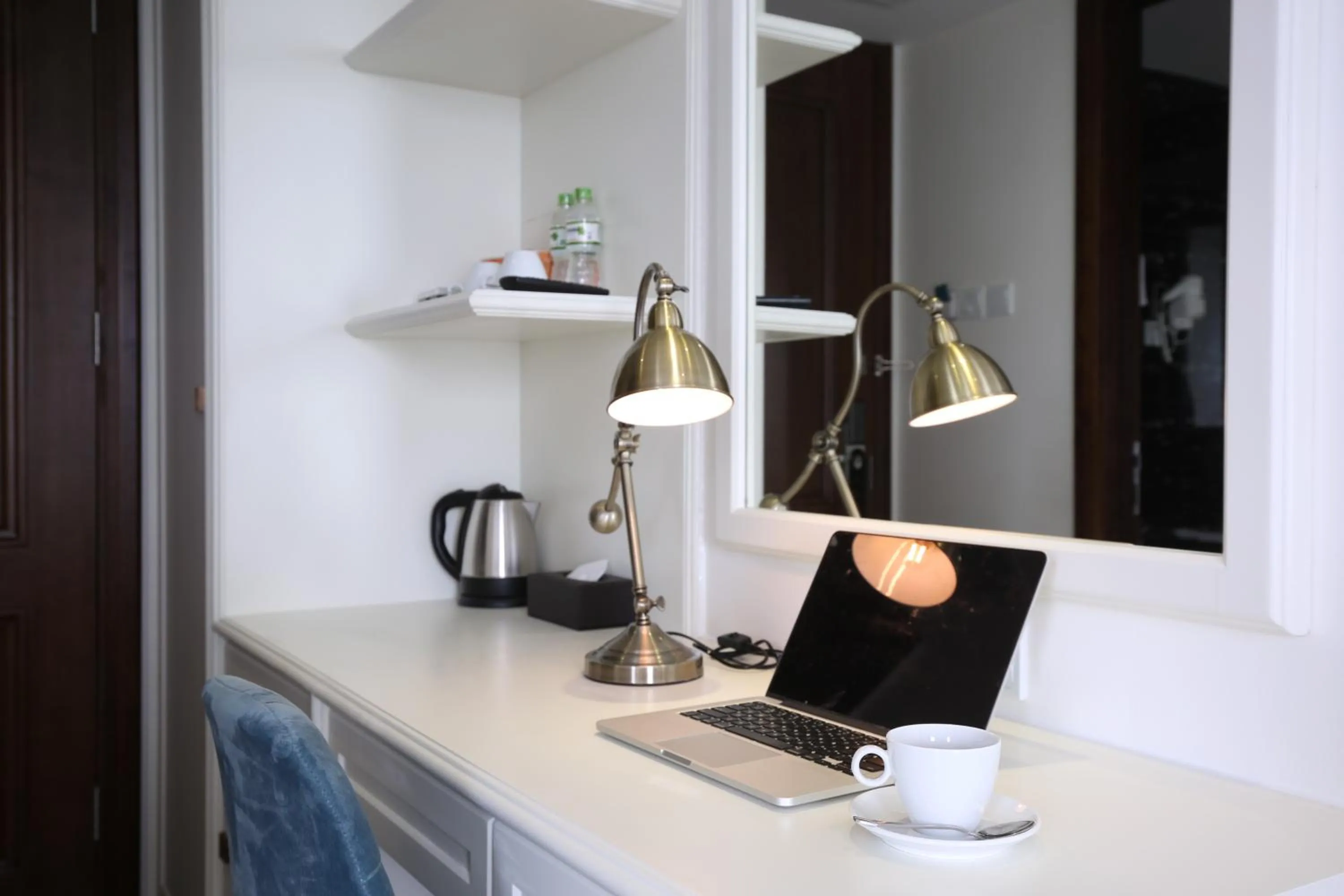Coffee/tea facilities in Adaline Hotel and Suite