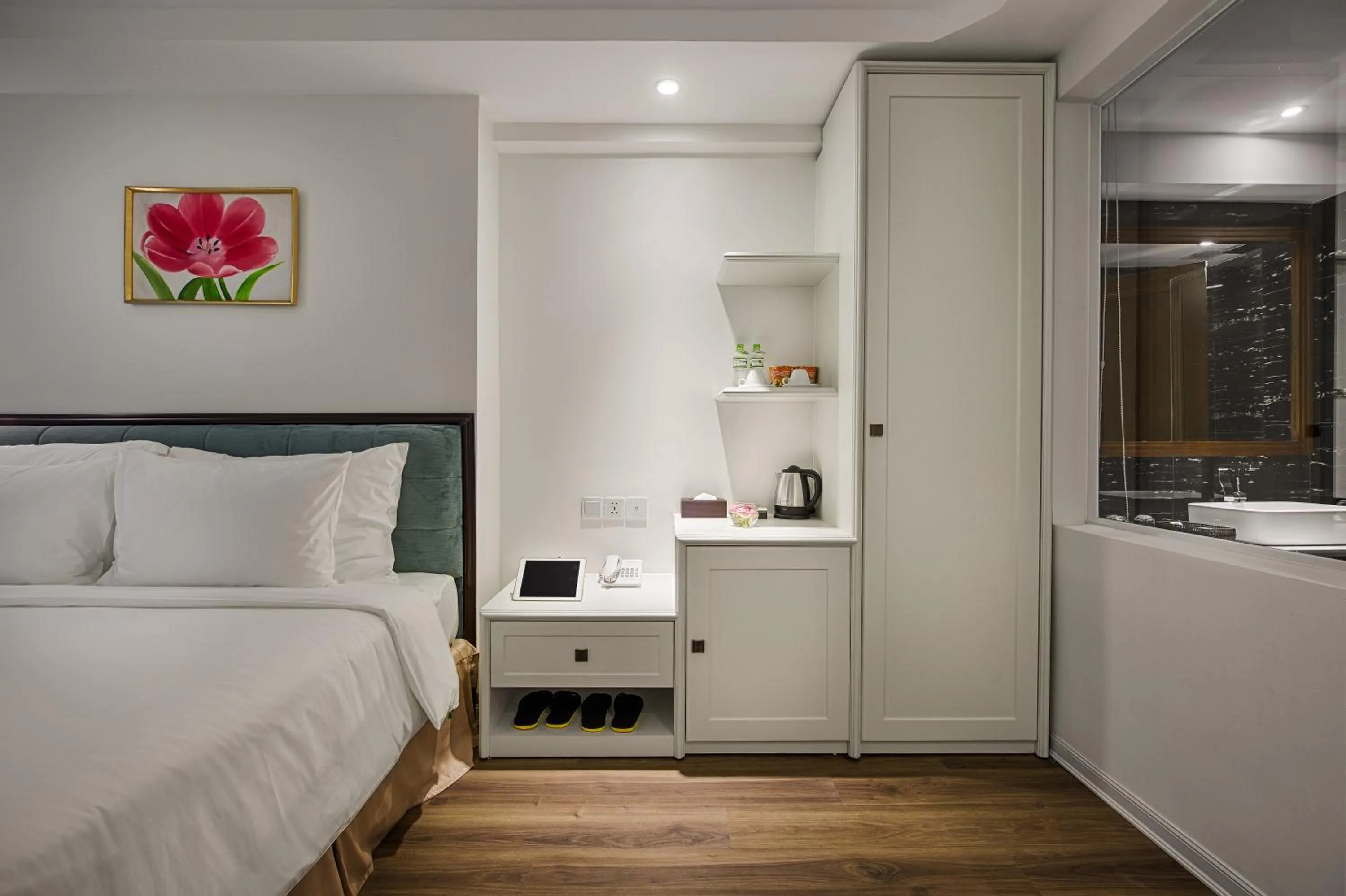 Bedroom, Bed in Adaline Hotel and Suite