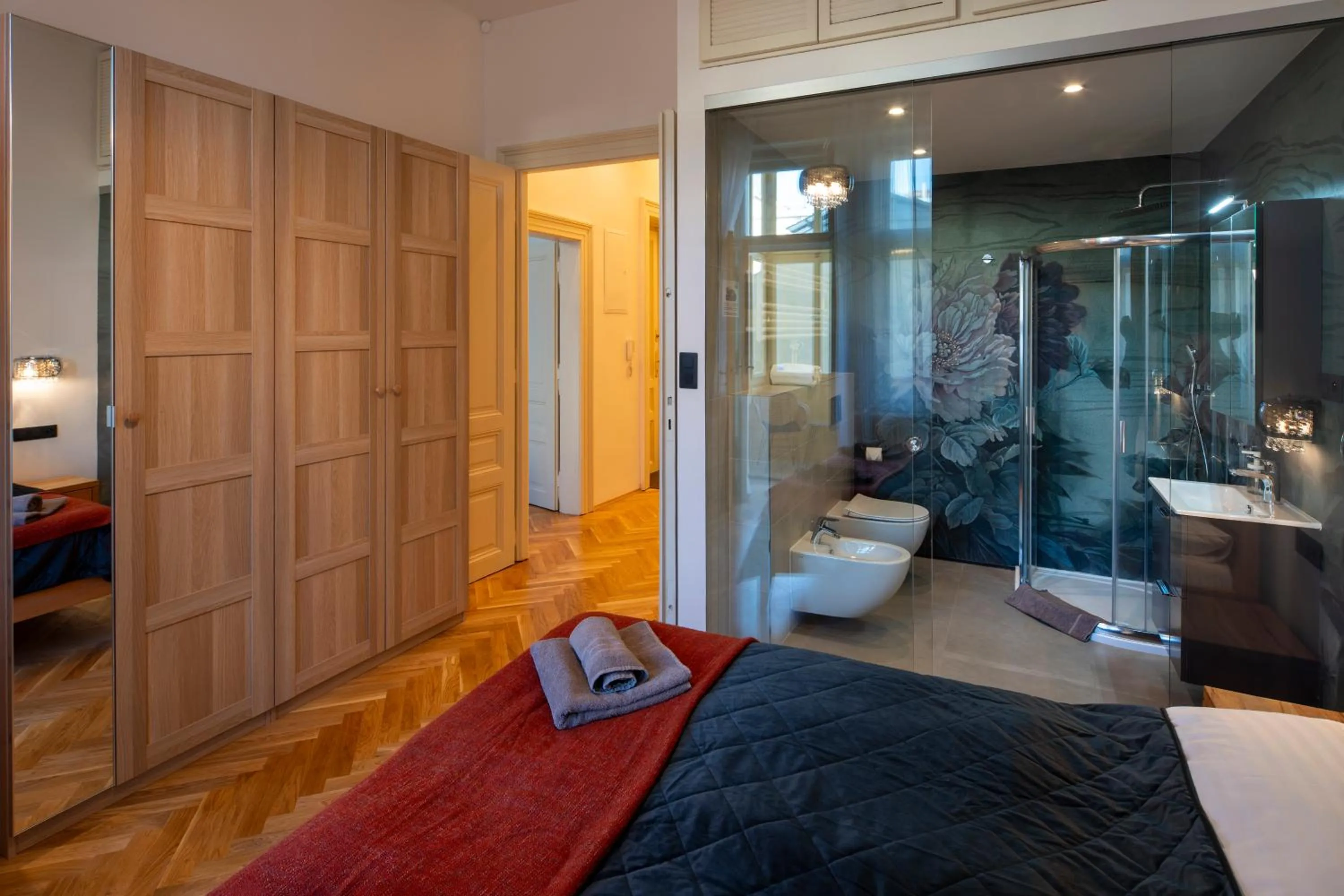 Shower, Bed in Old Town - Aparthotel Michalska