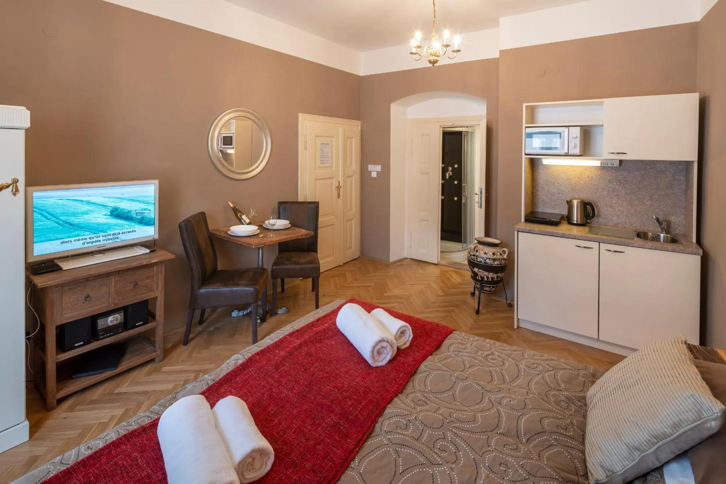 TV and multimedia, Bed in Old Town - Aparthotel Michalska