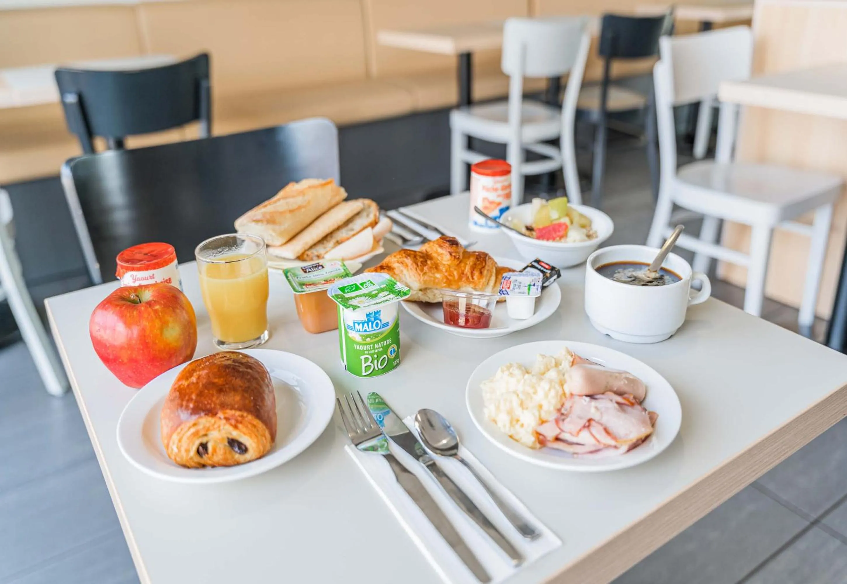 Breakfast in B&B HOTEL Colmar Expo