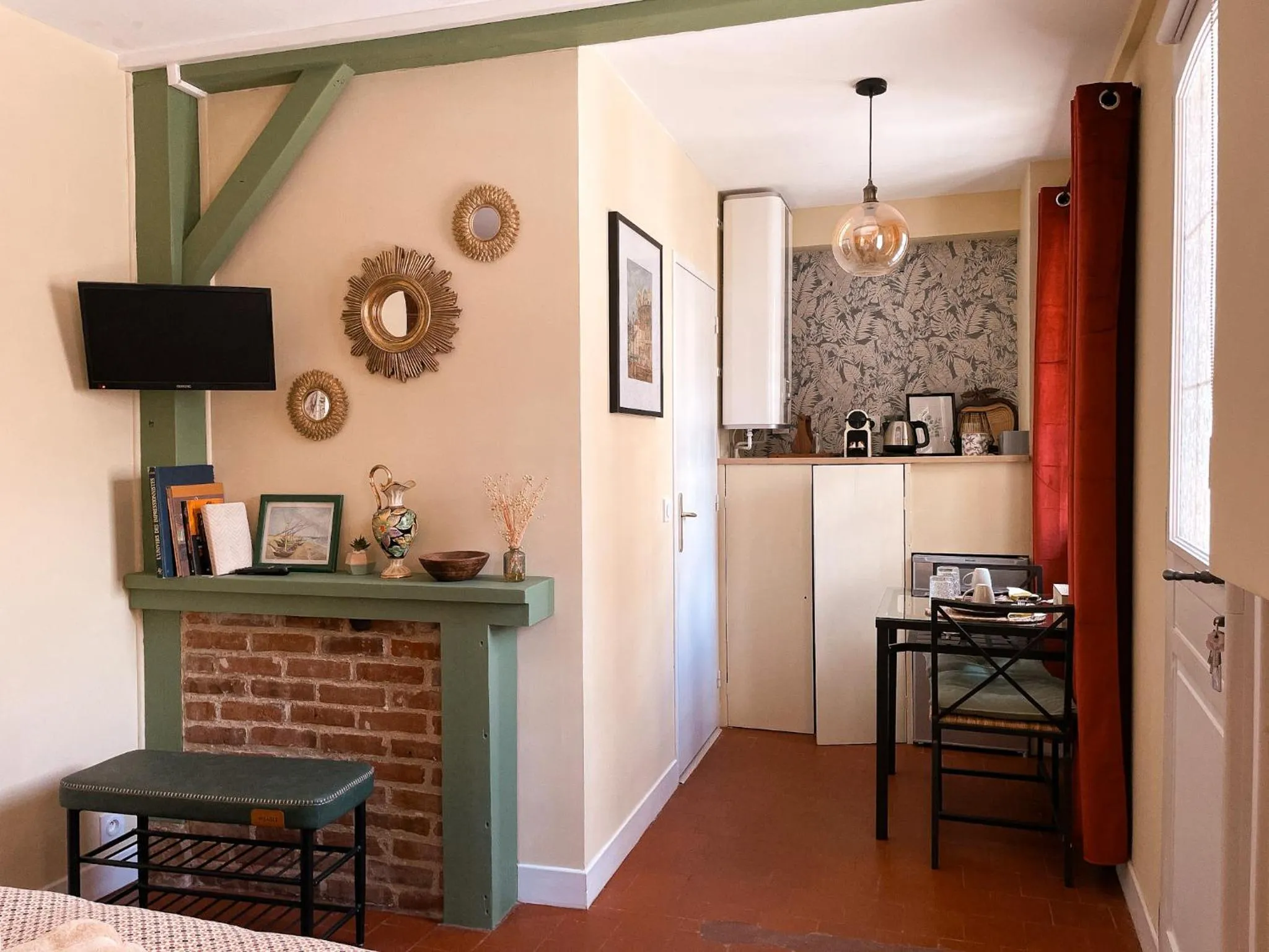 Bedroom in Clementines House Honfleur