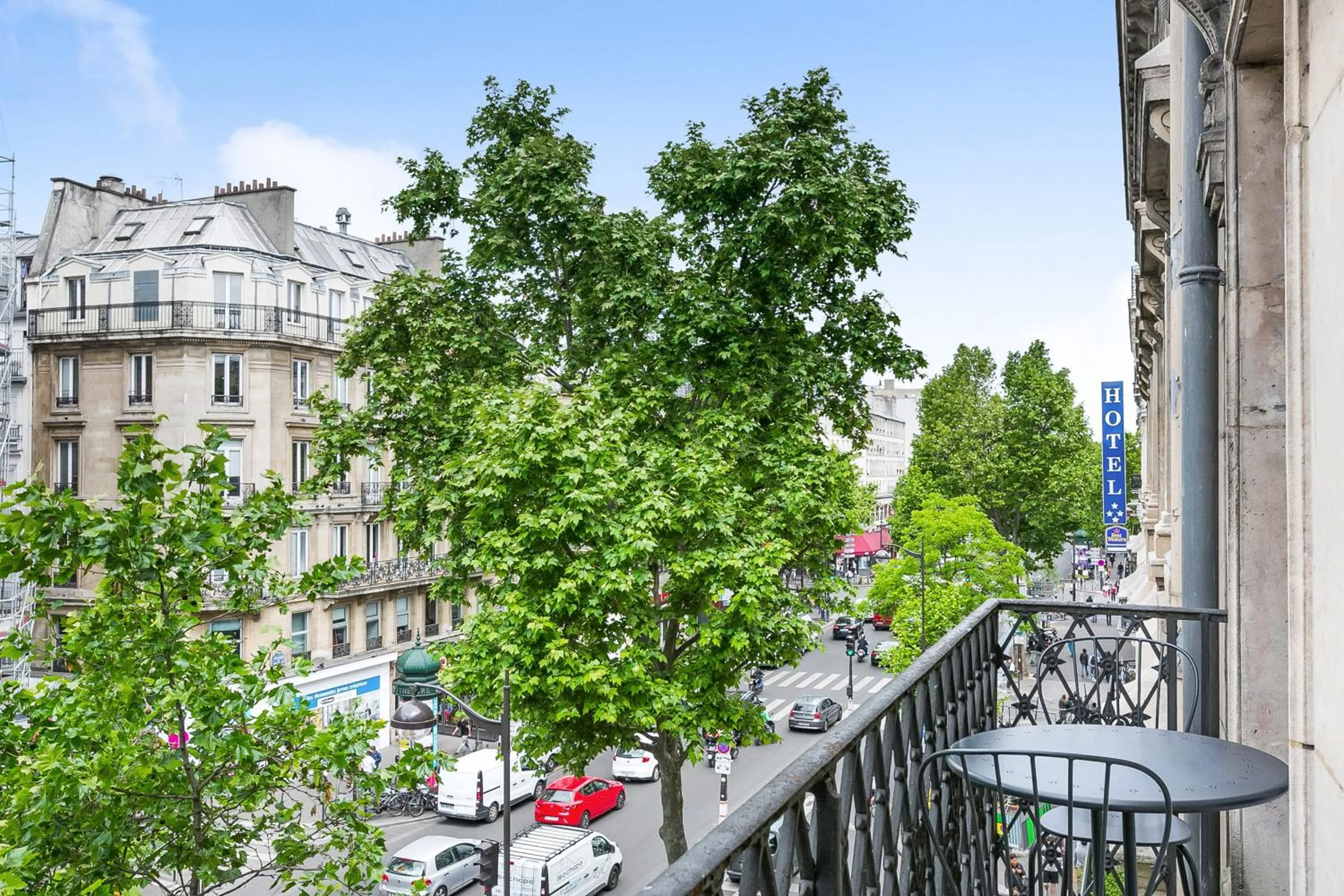 Patio in Blue Nights Apartments - Sébastopol