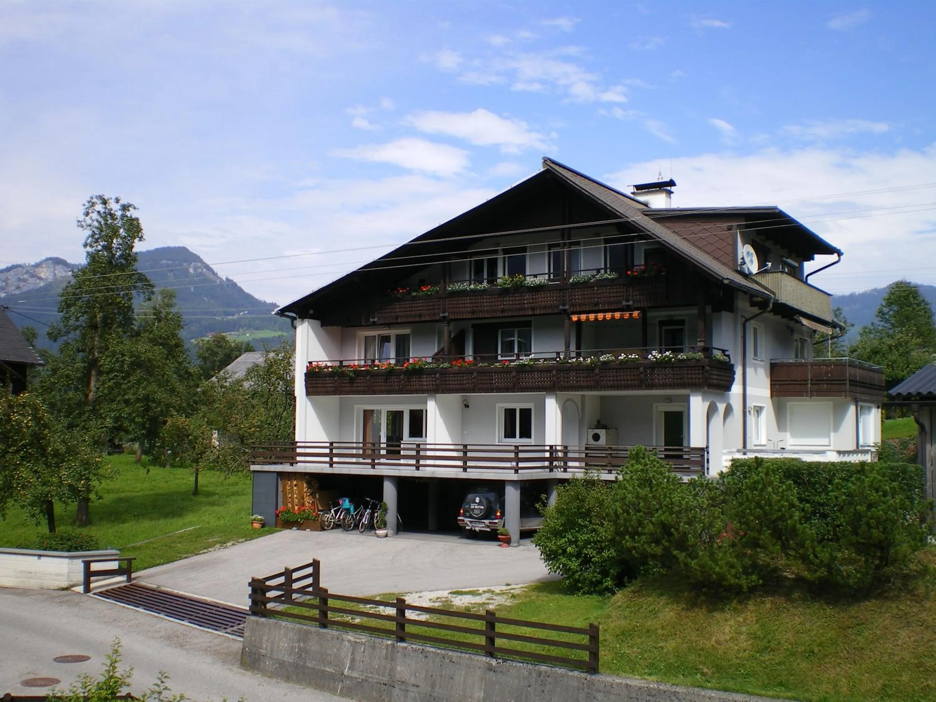 Property building in Haus Straubinger-Tiefenbacher