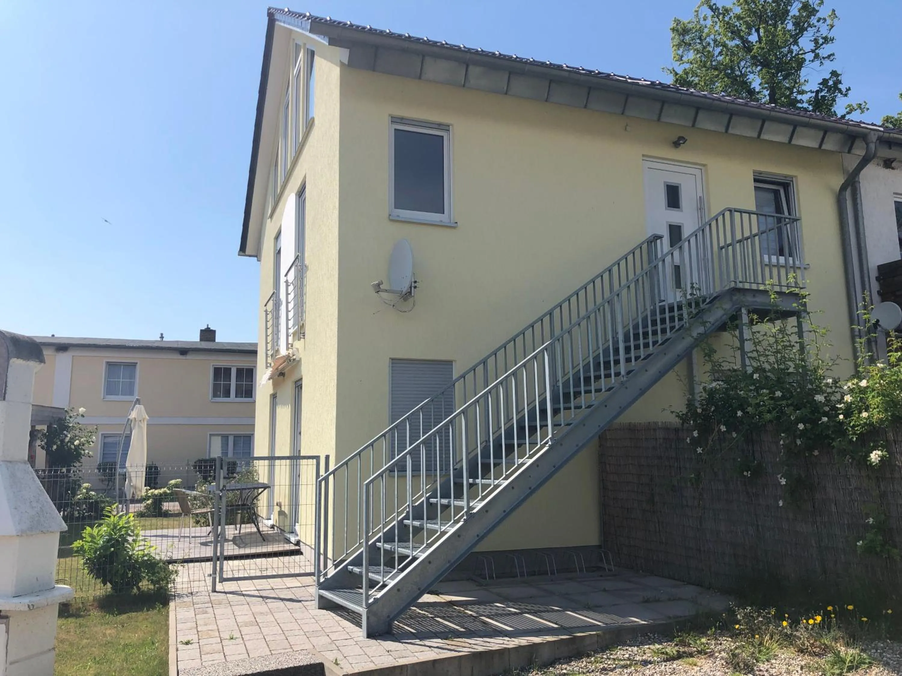 Property building in Wind und Wetter