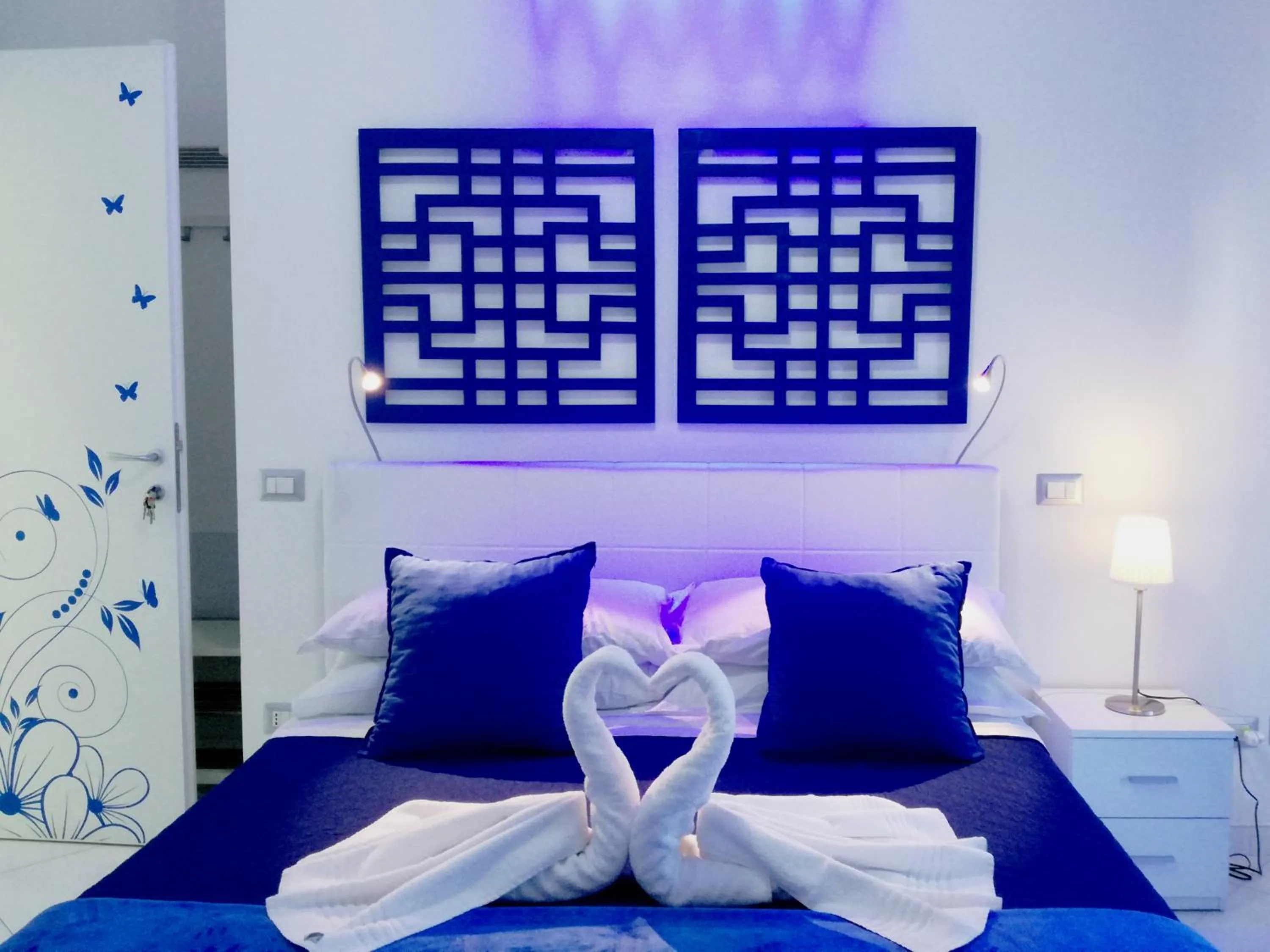 Photo of the whole room, Bed in MaLu' B&B