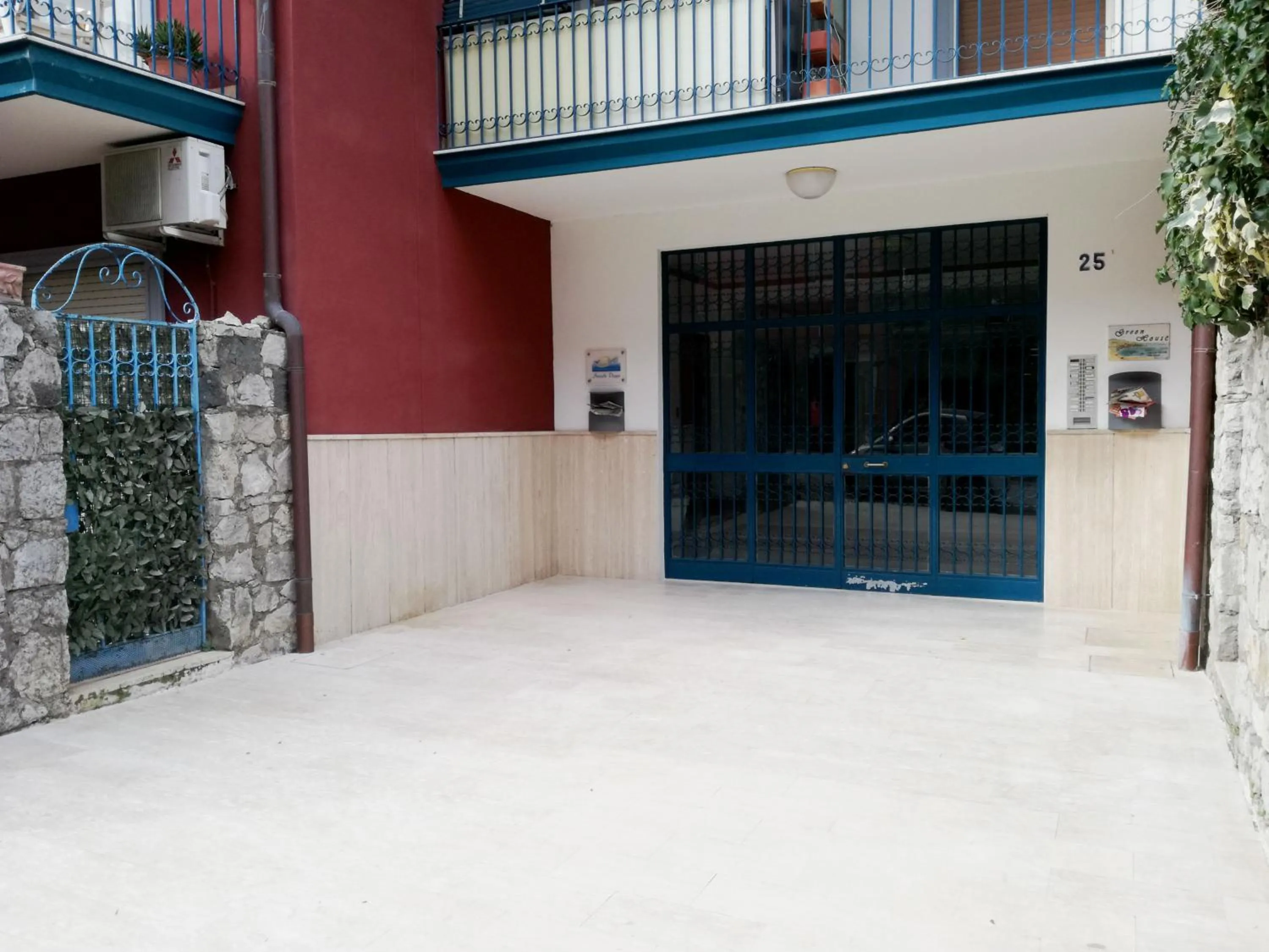 Property building in MaLu' B&B