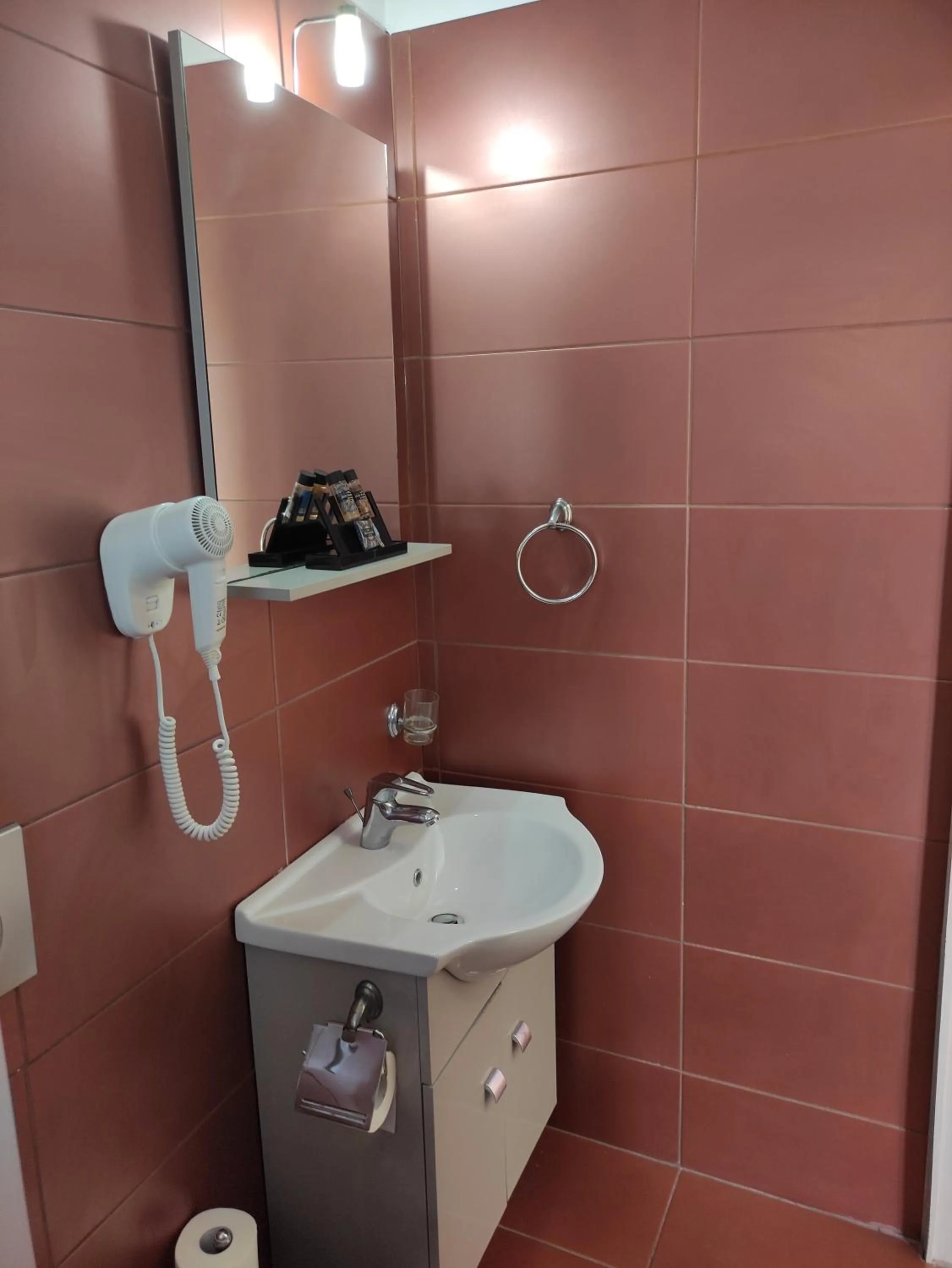 Bathroom in City Point Chios