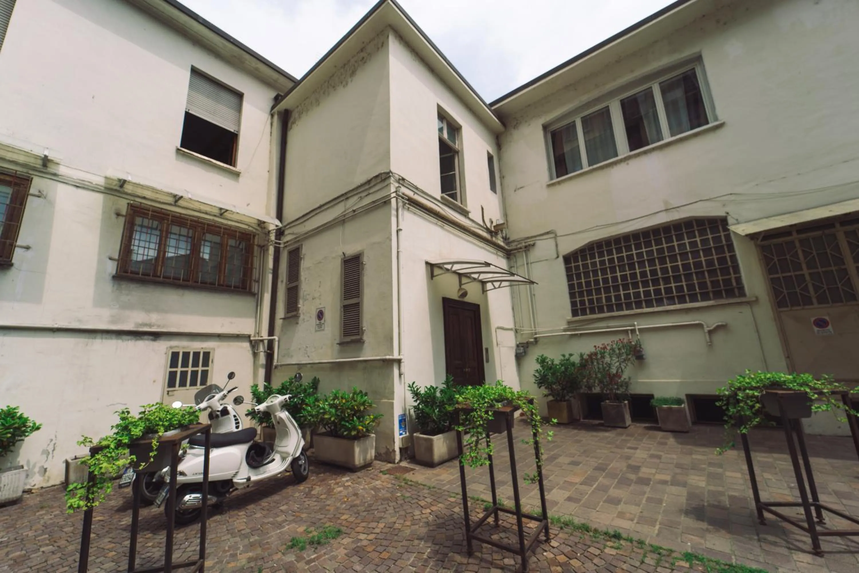 Property building in Mole27 - ResArt