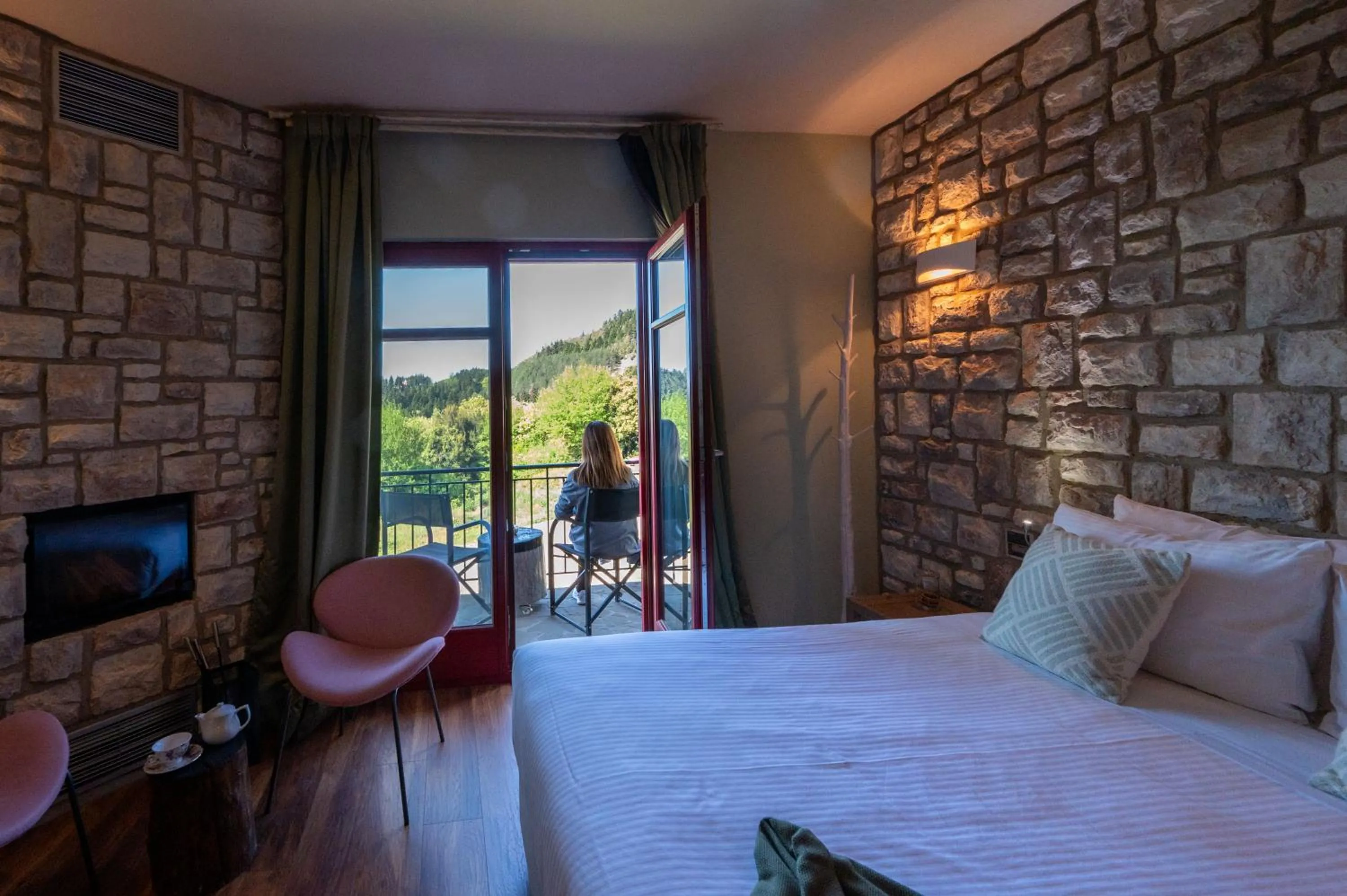 Bed in Rouista Tzoumerka Resort