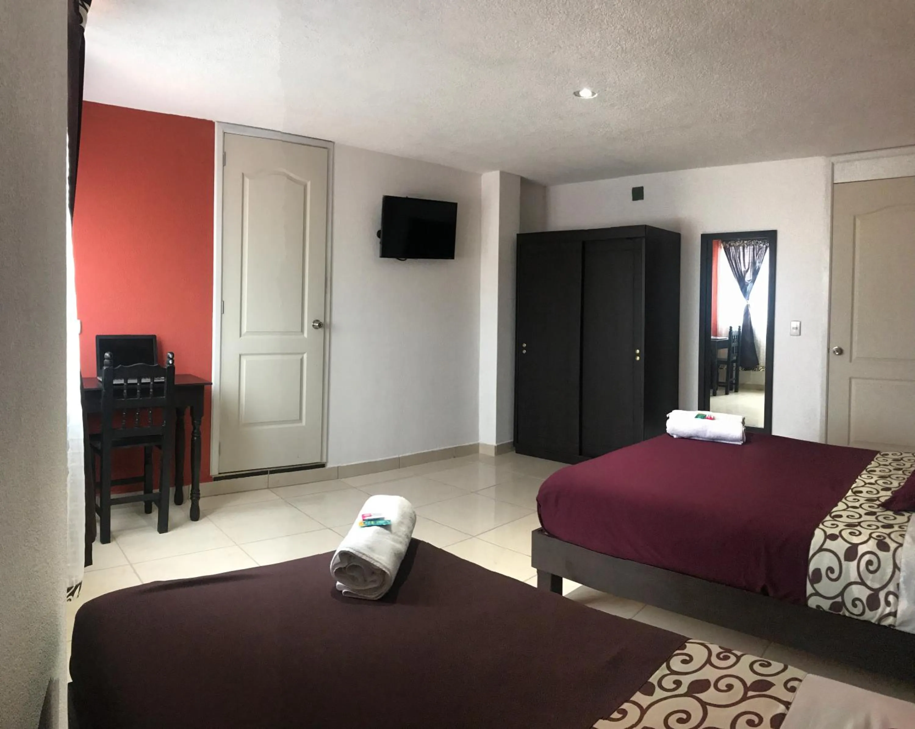 Photo of the whole room, Bed in Hotel & Suites Cerro Roj0