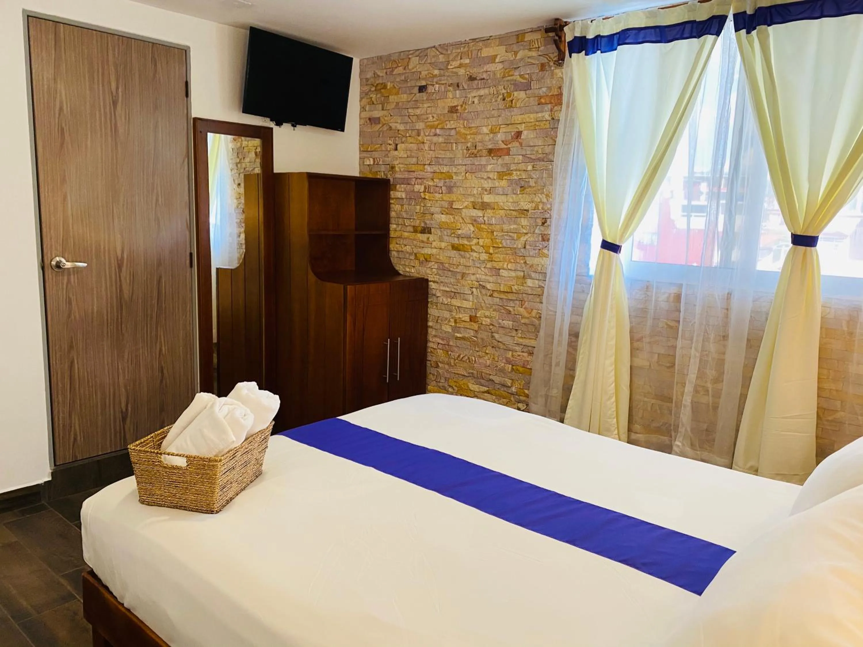 Bedroom, Bed in Hotel & Suites Cerro Roj0