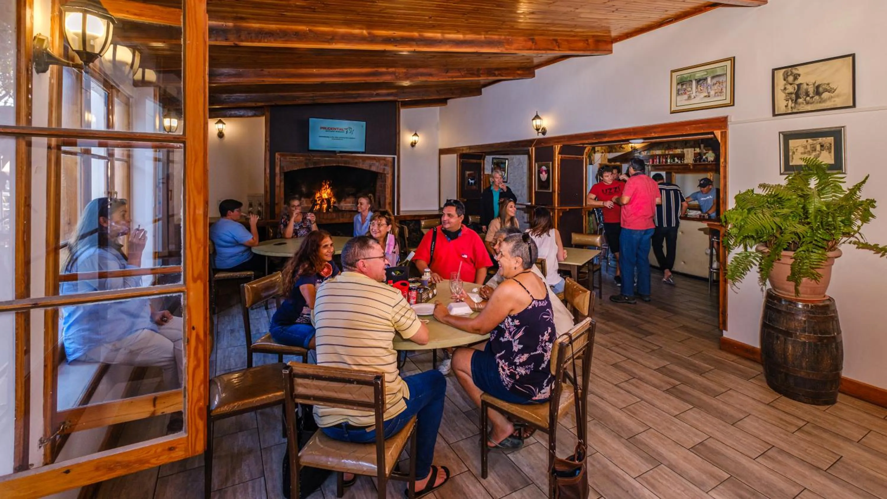 Restaurant/places to eat in Paternoster Hotel