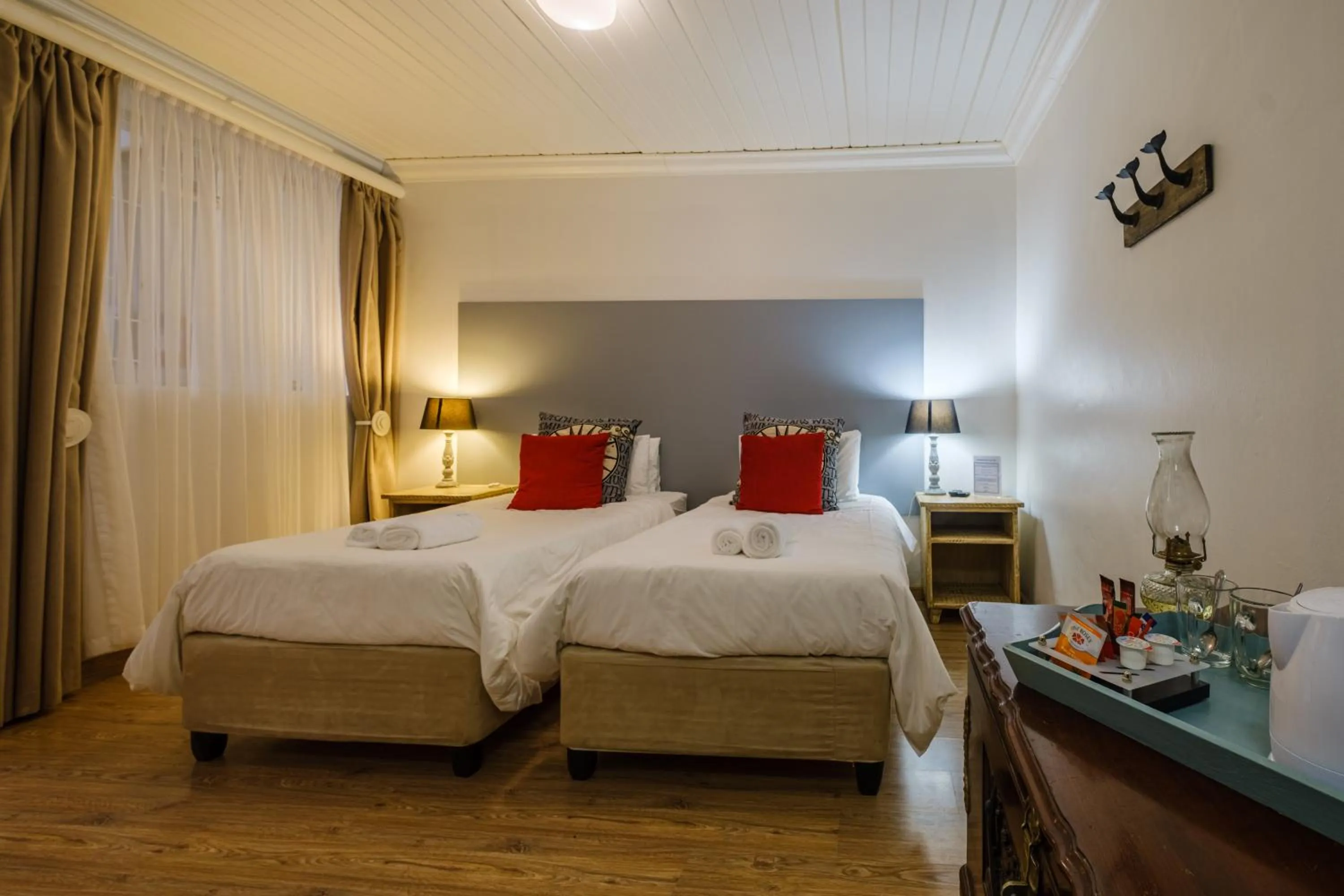 Photo of the whole room, Bed in Paternoster Hotel