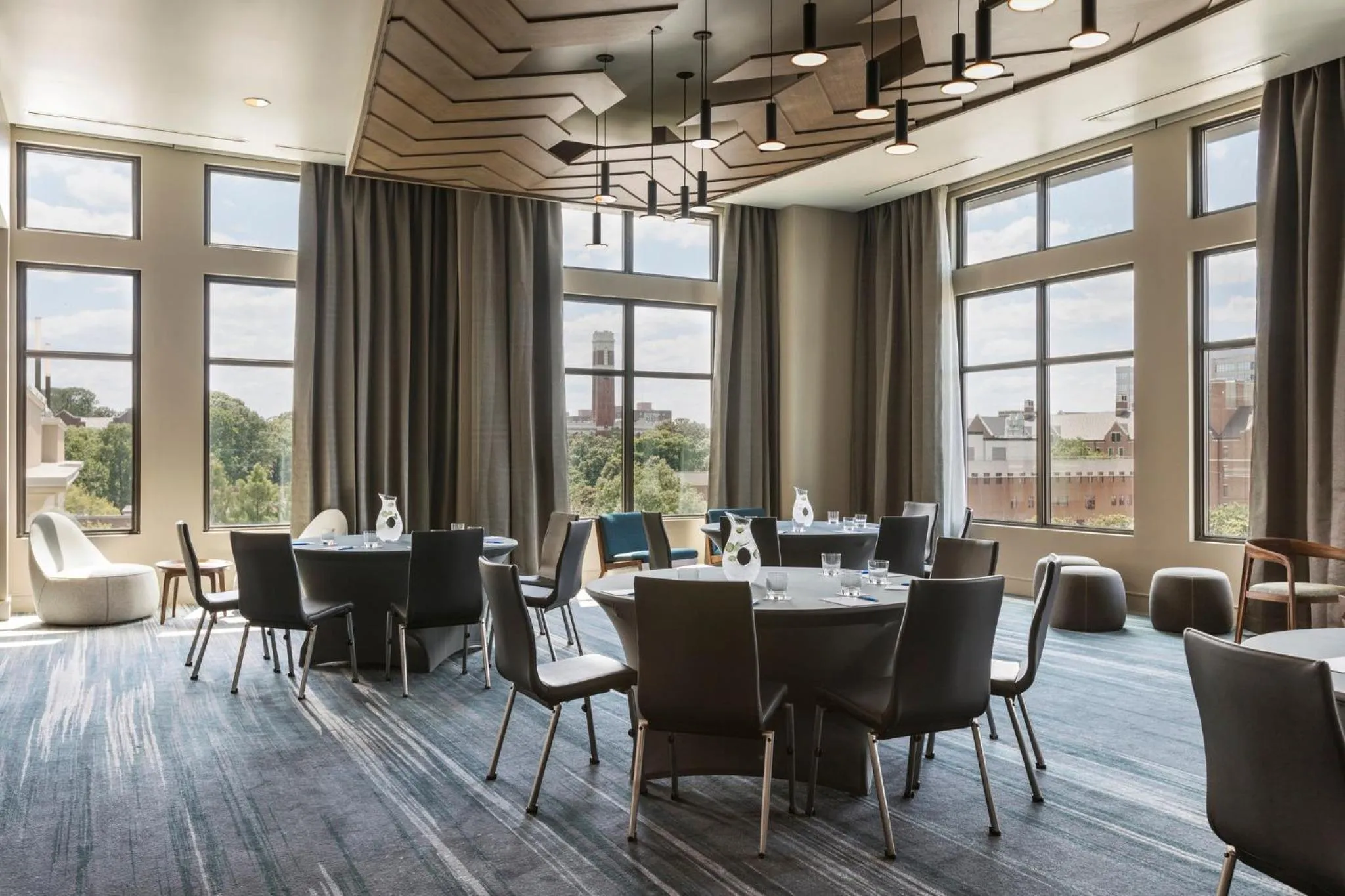 Meeting/conference room in Kimpton Aertson Hotel by IHG