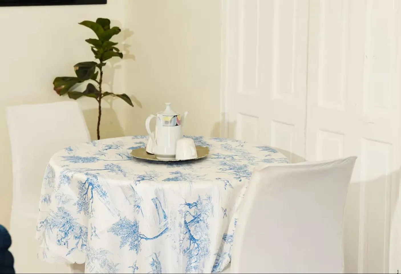 Dining area in Seacastles by the beach/pool