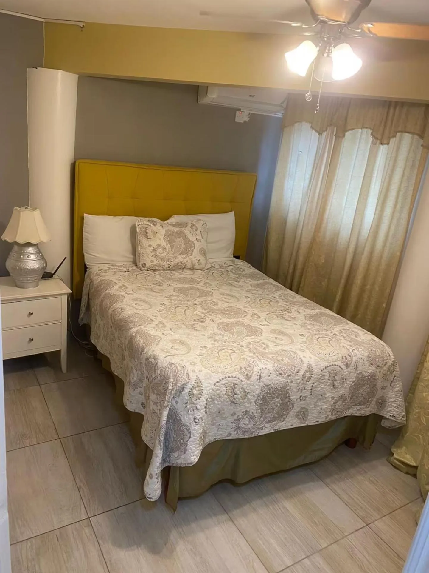 Bed in Seacastles by the beach/pool