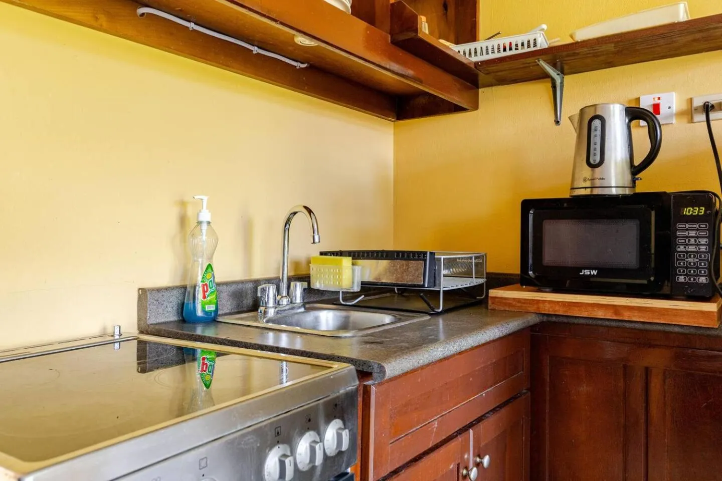 Kitchen or kitchenette in Seacastles by the beach/pool