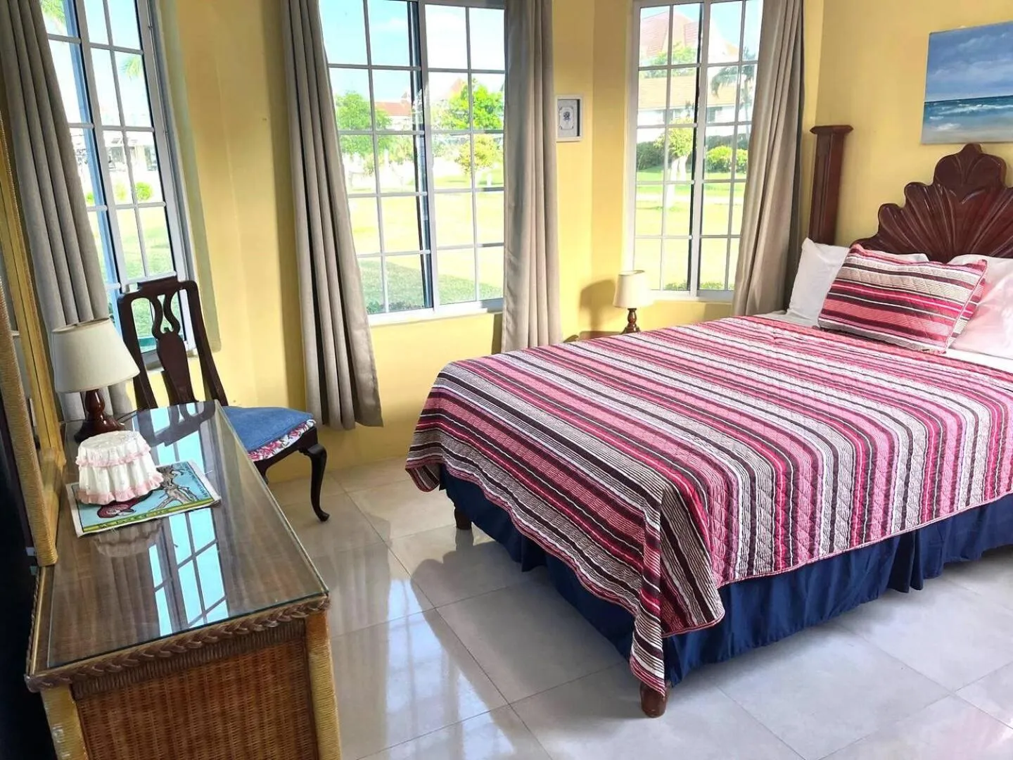 Bed in Seacastles by the beach/pool