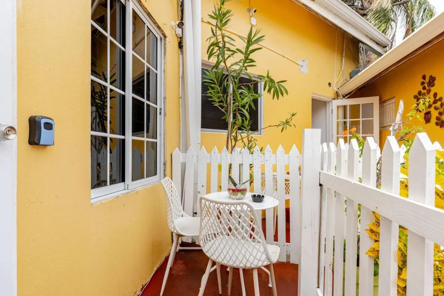 Patio in Seacastles by the beach/pool