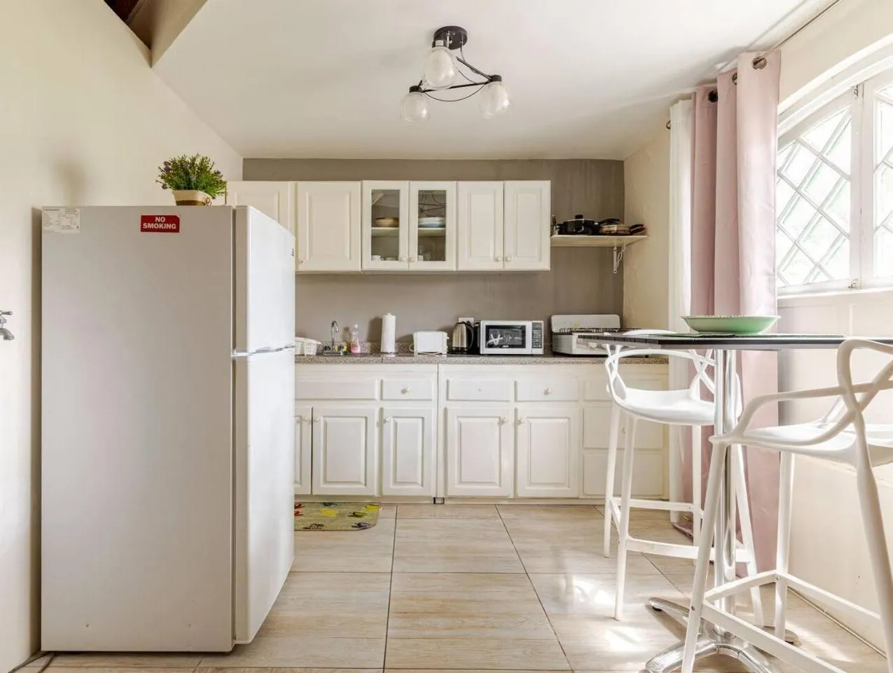 Kitchen or kitchenette in Seacastles by the beach/pool